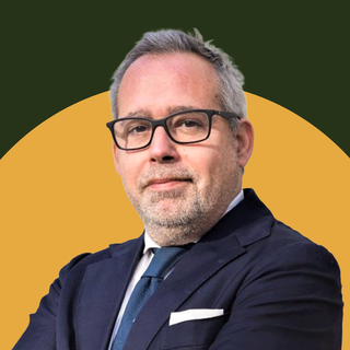 campo agrivoltaico in pieno giorno