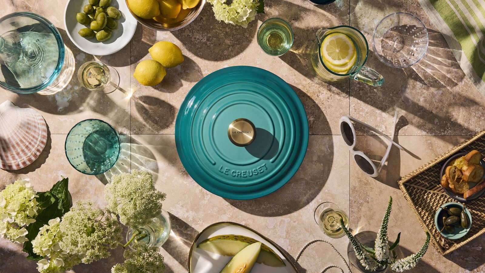 Le Creuset celebra Bleu Riviera