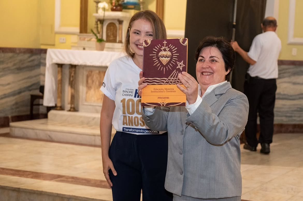 Il memoriale del Centenario del Colégio Madre Cabrini in digitale