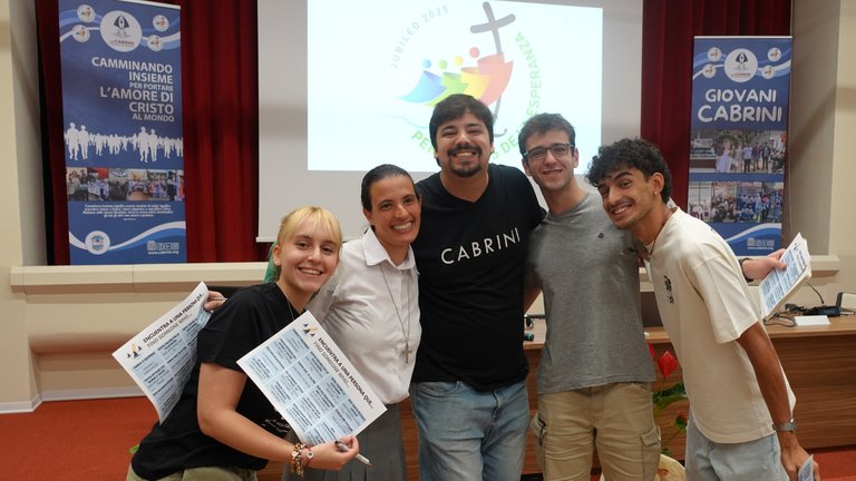 ¡Los jóvenes Cabrini se reúnen en Roma con motivo del Jubileo!