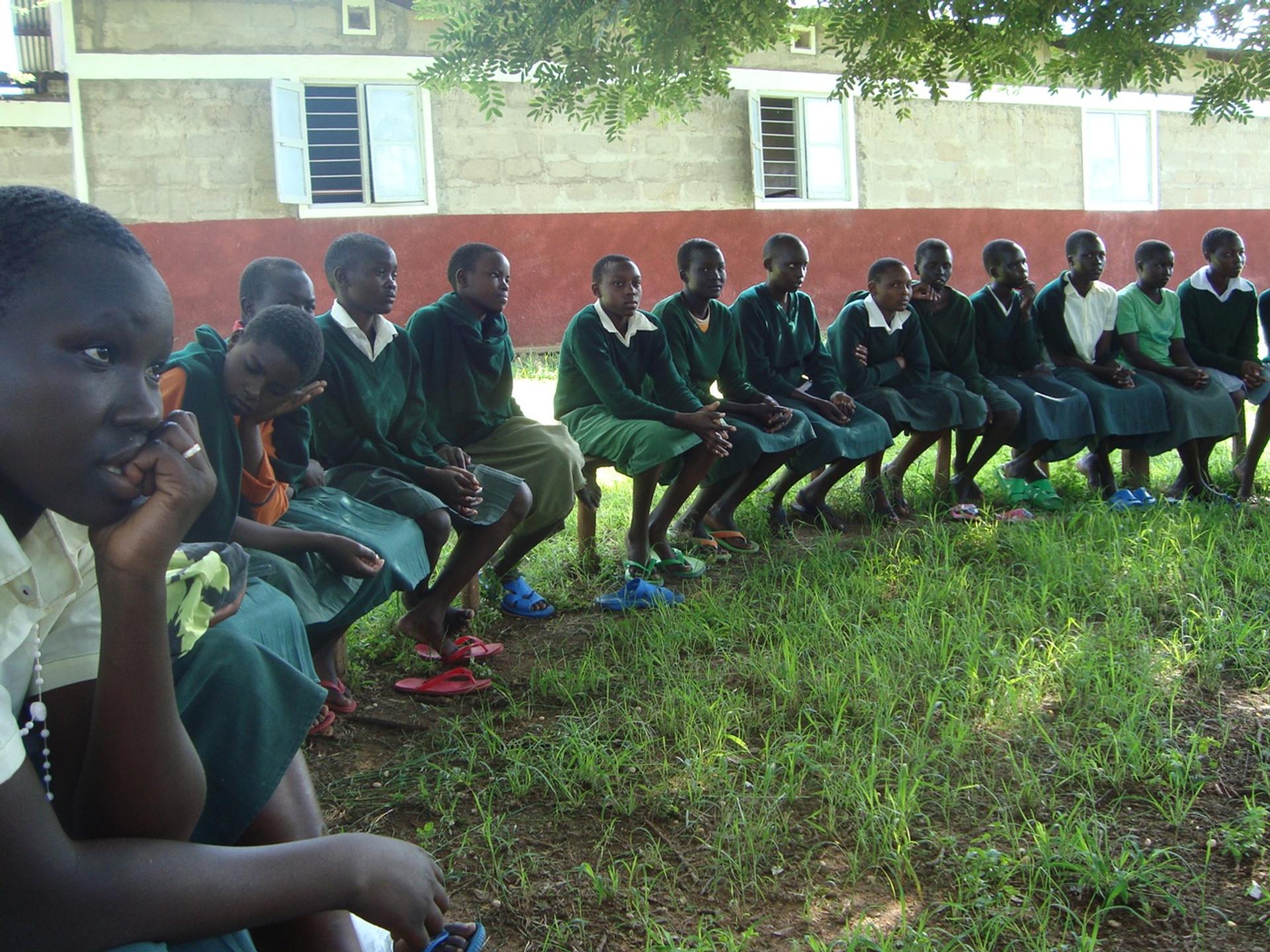 KE 10 – AMPLIARE GLI ORIZZONTI: PROTEGGERE GIOVANI RAGAZZE DA MATRIMONI E GRAVIDANZE PRECOCI