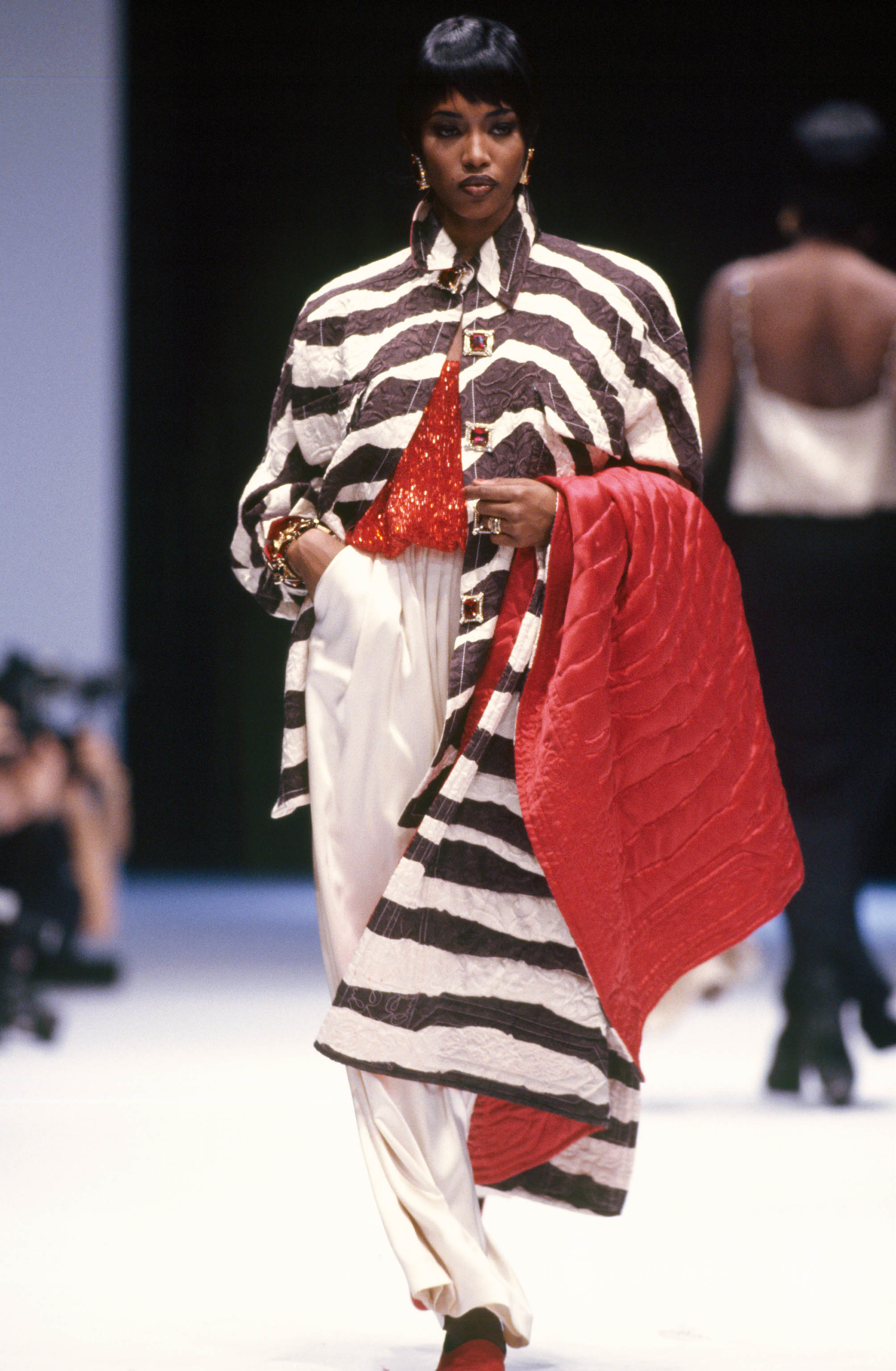 Gianfranco Ferré Prêt-à-porter Donna Autunno/Inverno 1991-92, Look n. 100. Modella Naomi Campbell.