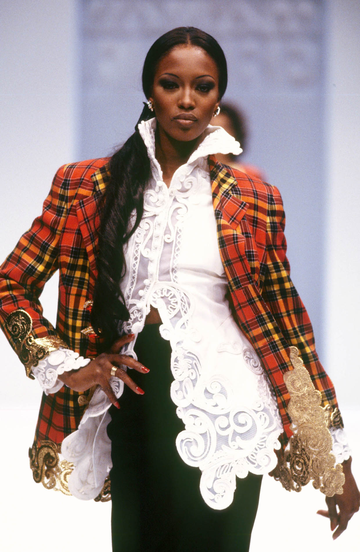 Gianfranco Ferré Prêt-à-porter Donna Autunno/Inverno 1992-93, Look n. 104. Modella Naomi Campbell.