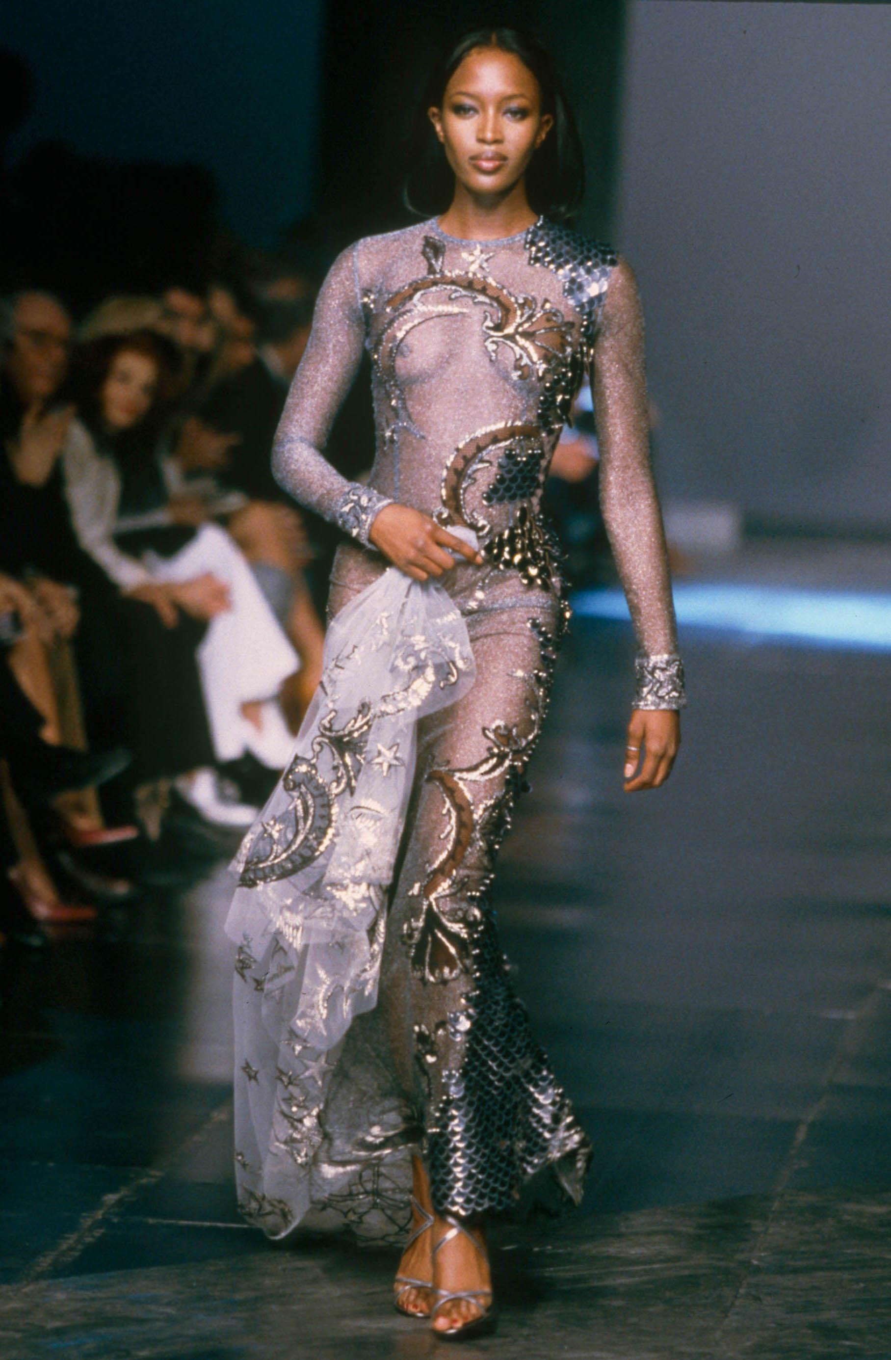Gianfranco Ferré Women’s Ready-to-wear Fall/Winter 1998-99, Look n. 107. Modella Naomi Campbell.