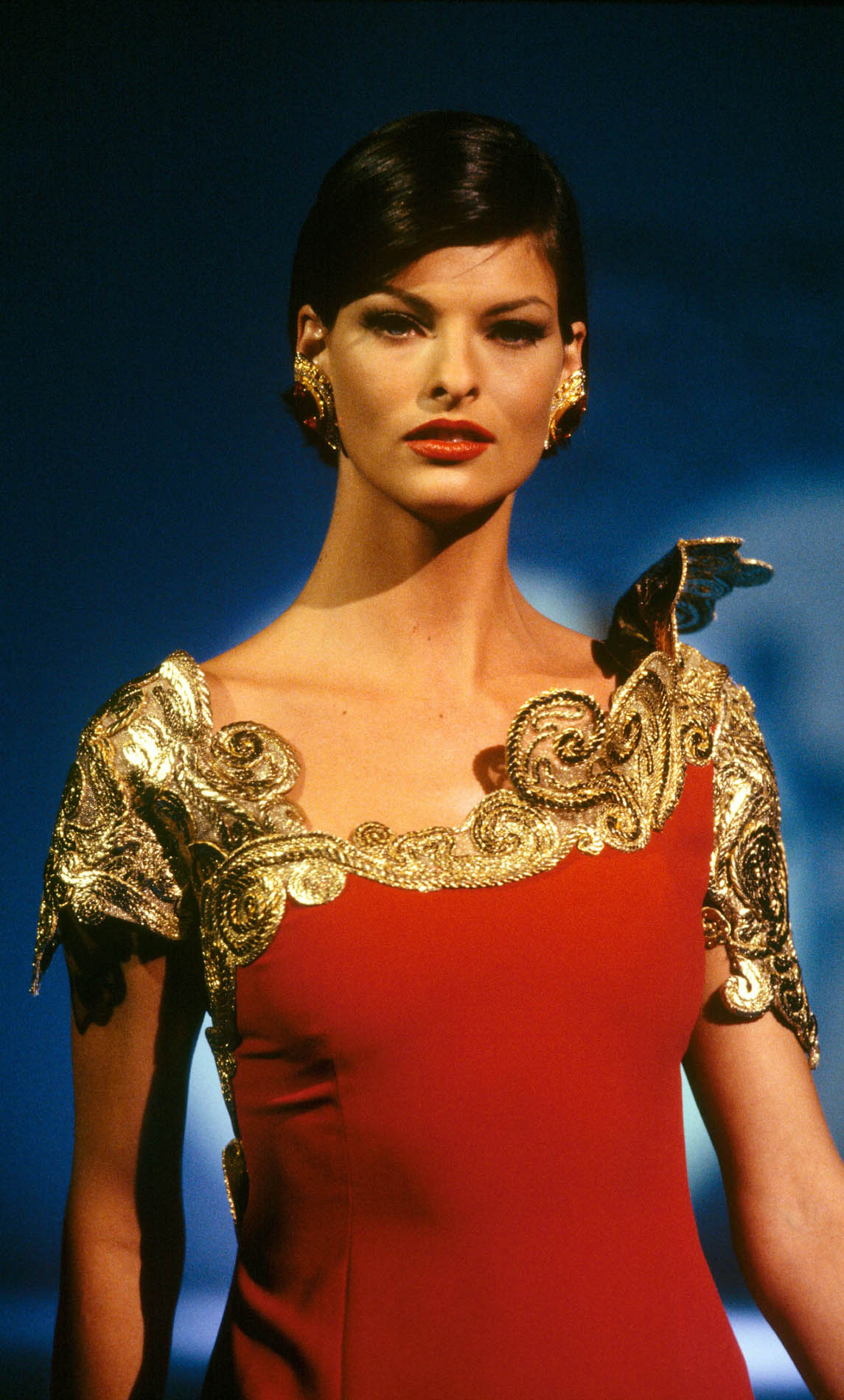 Gianfranco Ferré Prêt-à-porter Donna Autunno/Inverno 1992-93, Look n. 107. Modella Linda Evangelista.