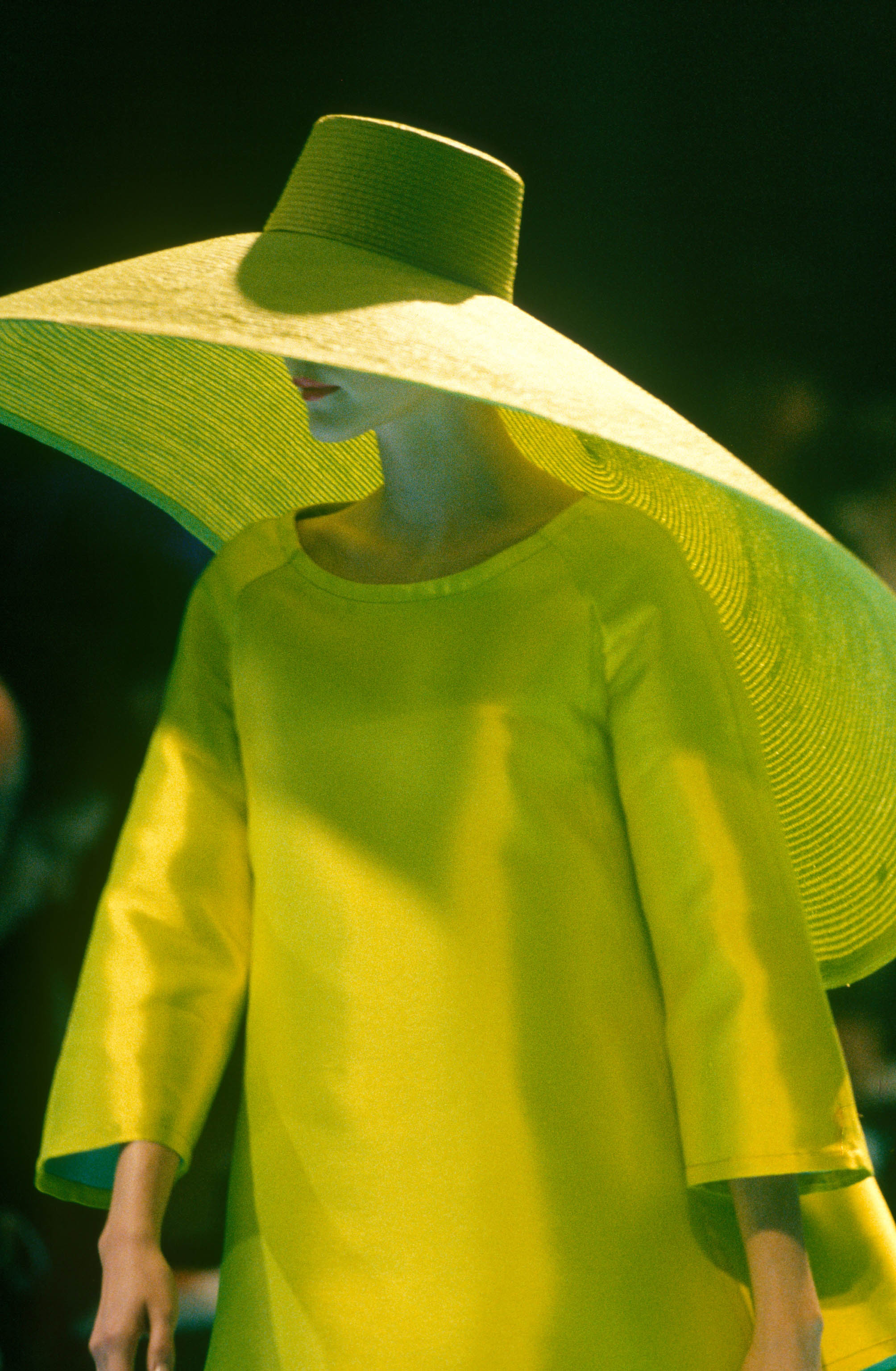 Gianfranco Ferré Prêt-à-porter Donna Primavera/Estate 1995, Look n. 10. Modella Nadja Auermann.