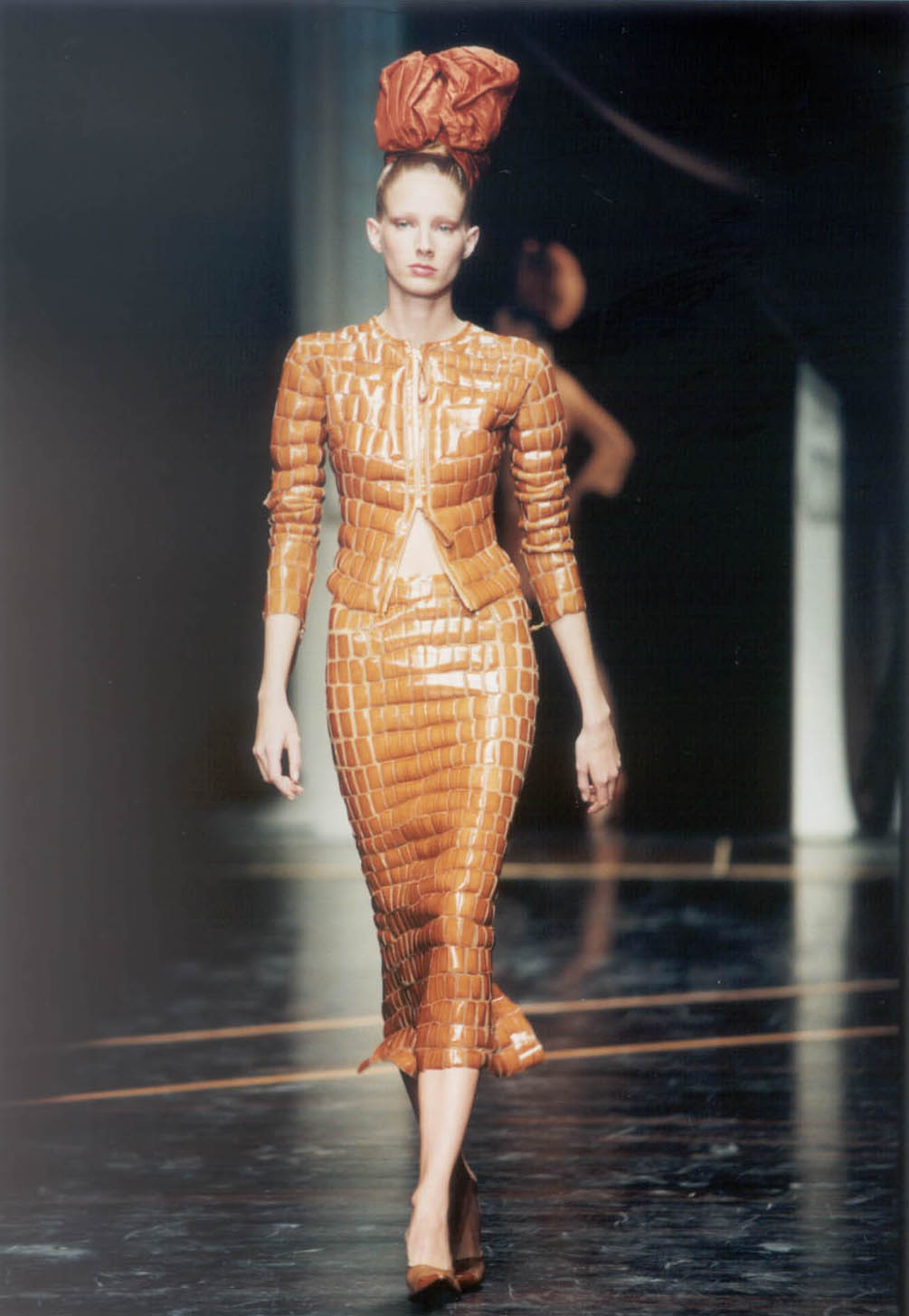 Gianfranco Ferré Prêt-à-porter Donna Primavera/Estate 1999, Look n. 15. Modella Grace Kelsey.