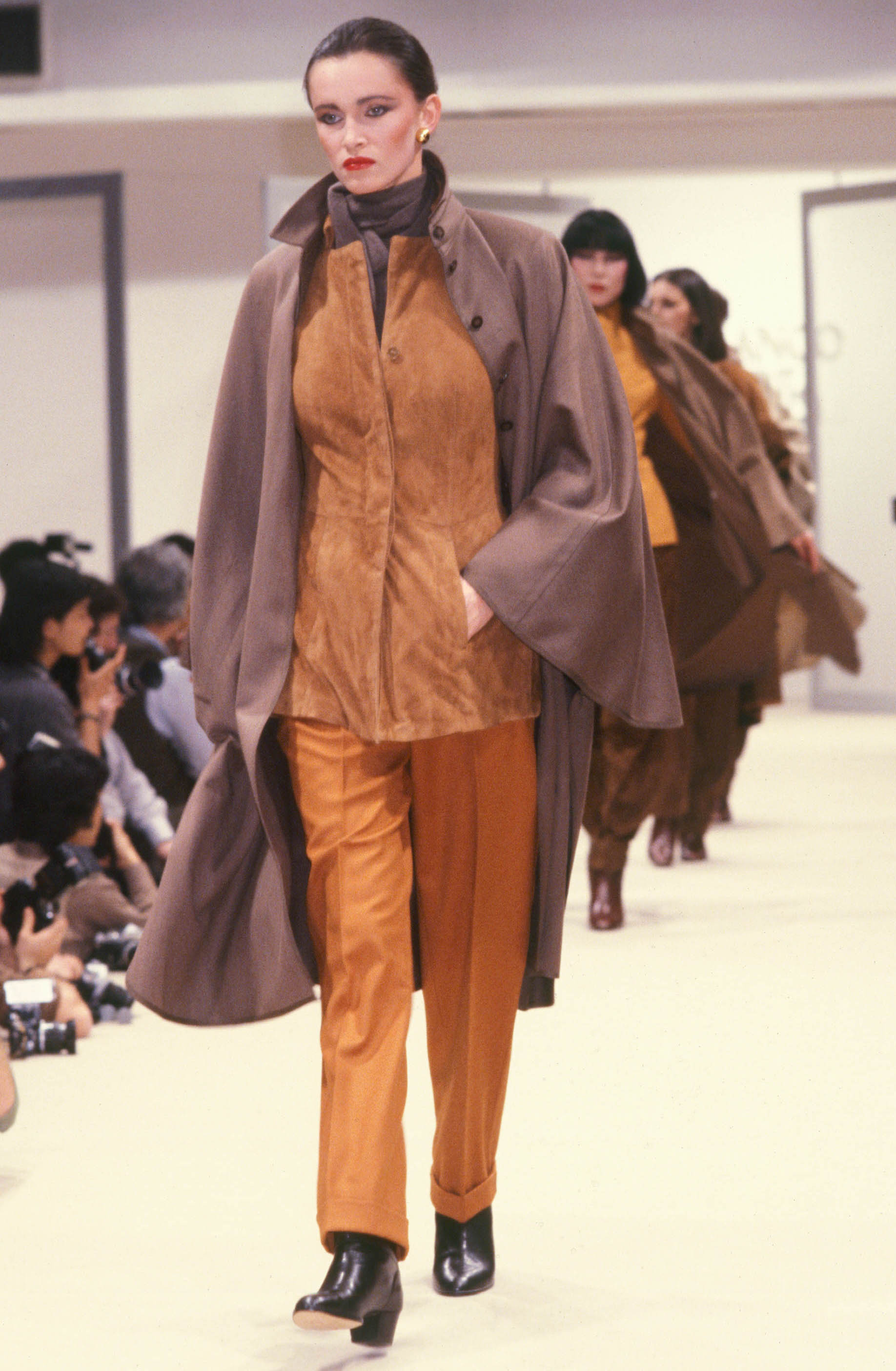 Gianfranco Ferré Prêt-à-porter Donna Autunno/Inverno 1980-81, Look n. 17.