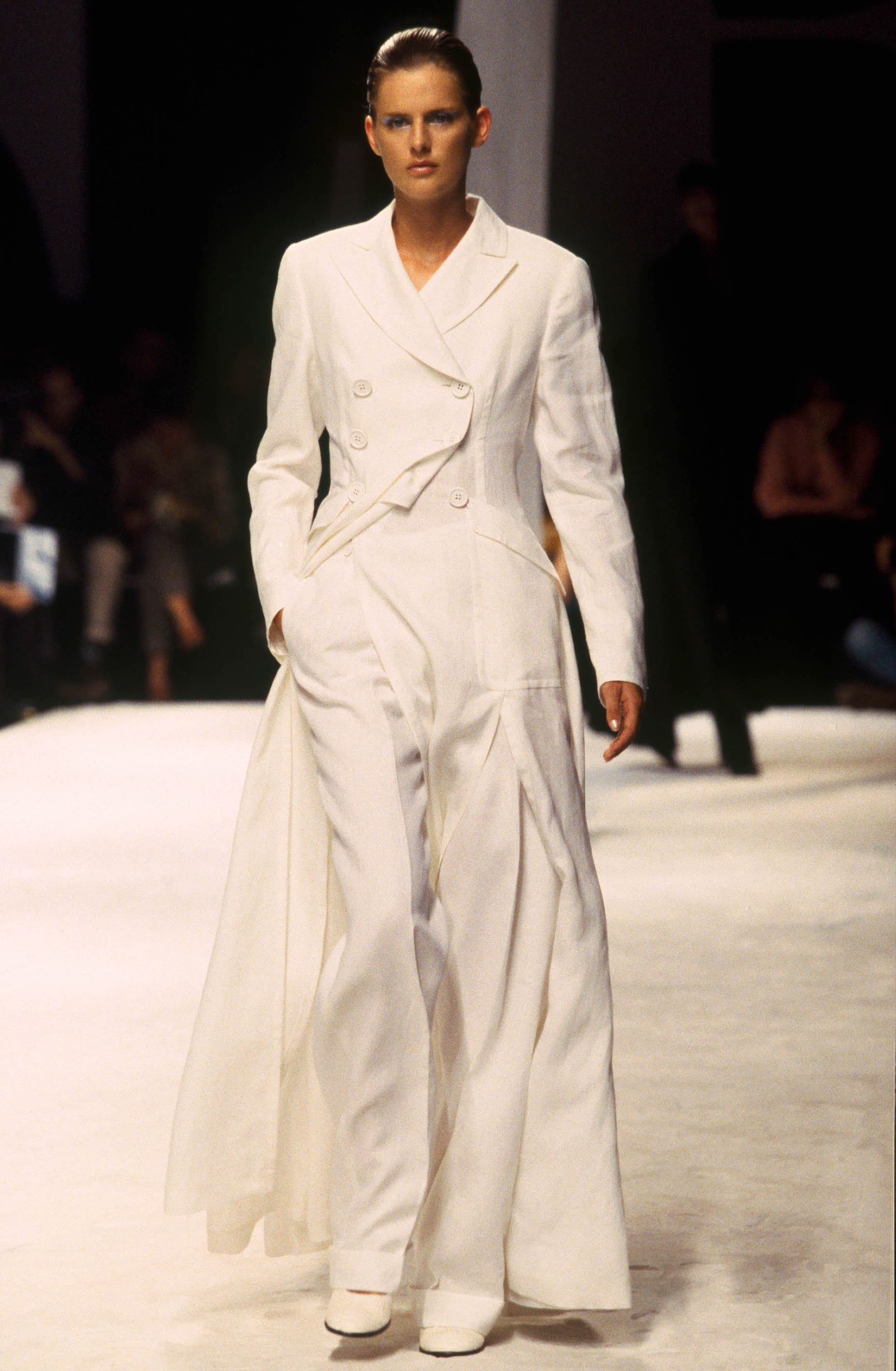 Gianfranco Ferré Prêt-à-porter Donna Primavera/Estate 1998, Look n. 1. Modella Stella Tennant.