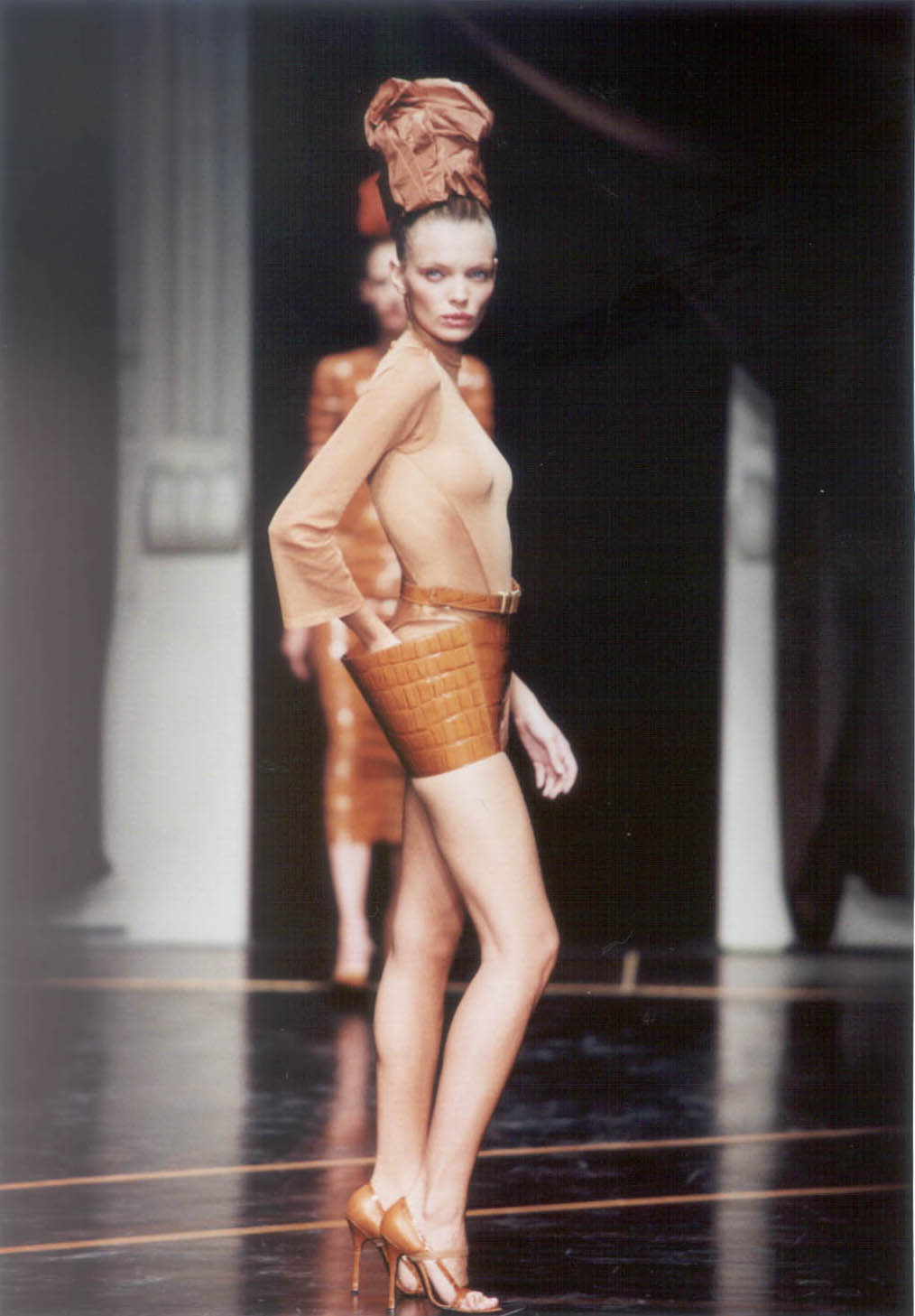 Gianfranco Ferré Prêt-à-porter Donna Primavera/Estate 1999, Look n. 20. Modella Esther Cañadas.