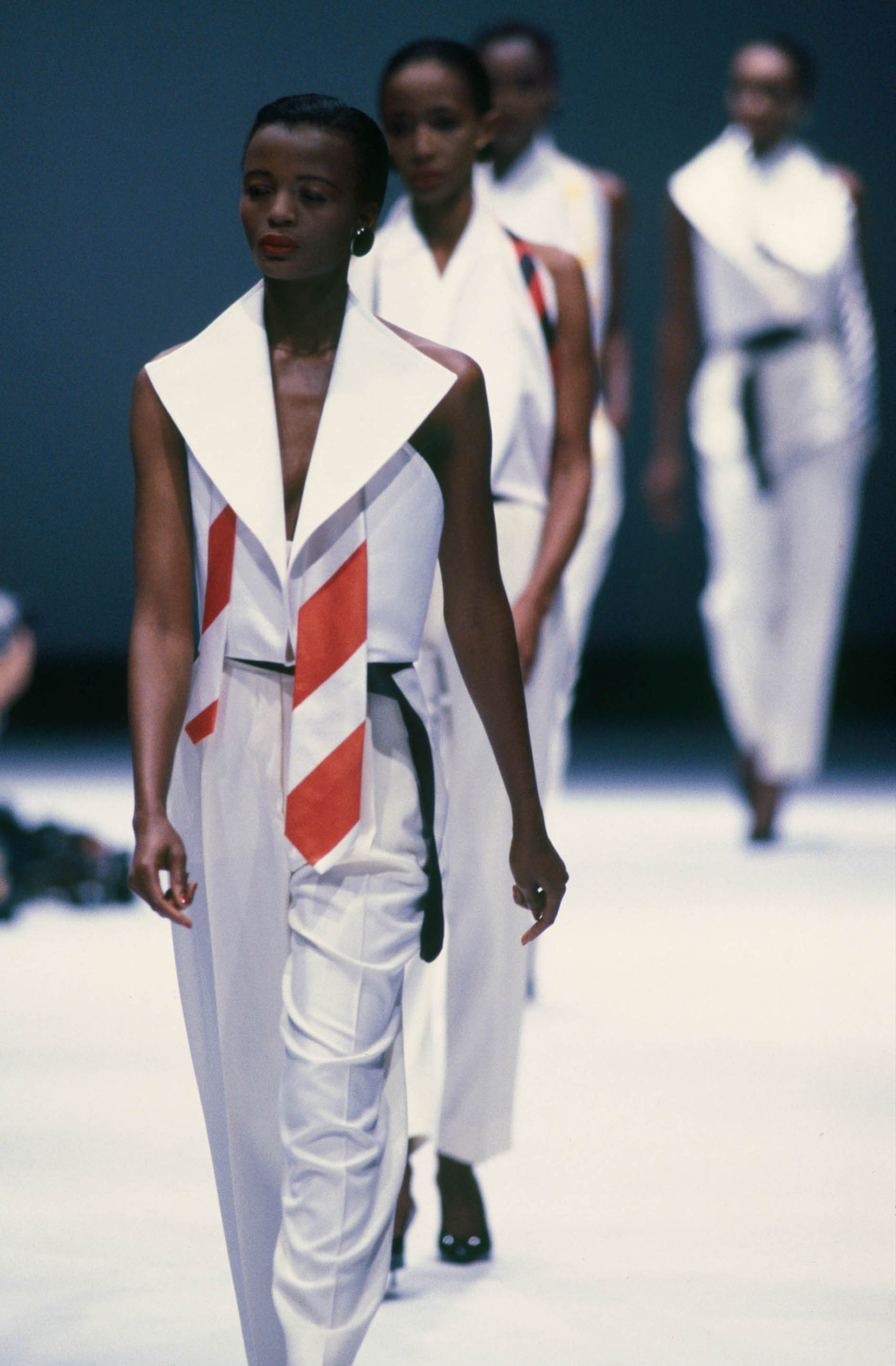 Gianfranco Ferré Prêt-à-porter Donna Primavera/Estate 1987, Look n. 20. Modella Rebecca Ayoko.