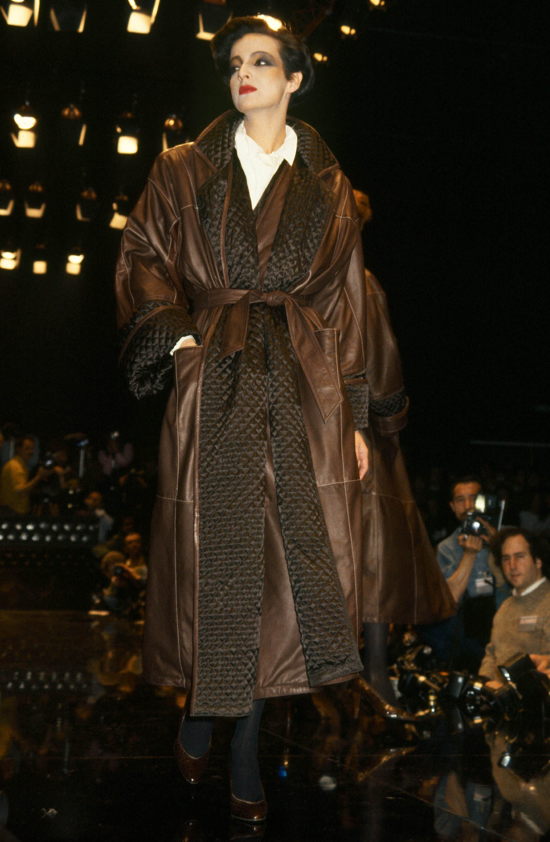 Gianfranco Ferré Prêt-à-porter Donna Autunno/Inverno 1984-85, Look n. 22. Modella Betty Lago.