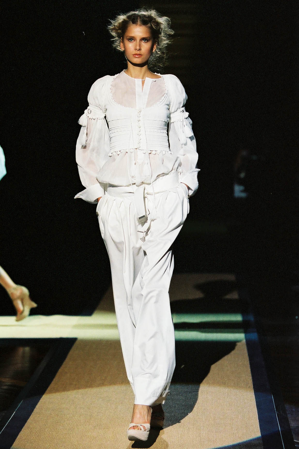 Gianfranco Ferré Prêt-à-porter Donna Primavera/Estate 2006, Look n. 24. Modella Hana Soukupova.