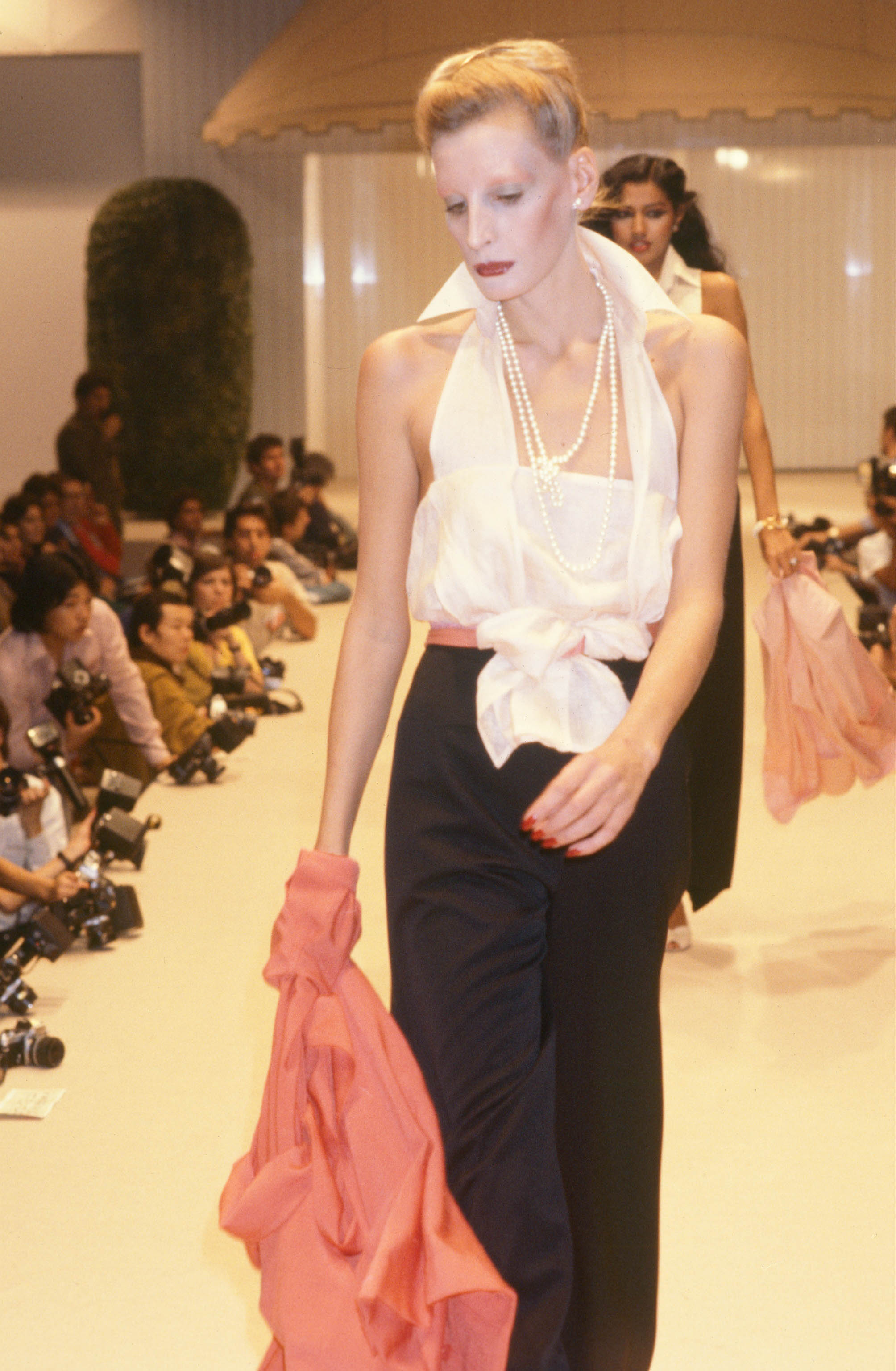 Gianfranco Ferré Prêt-à-porter Donna Primavera/Estate 1980, Look n. 27.