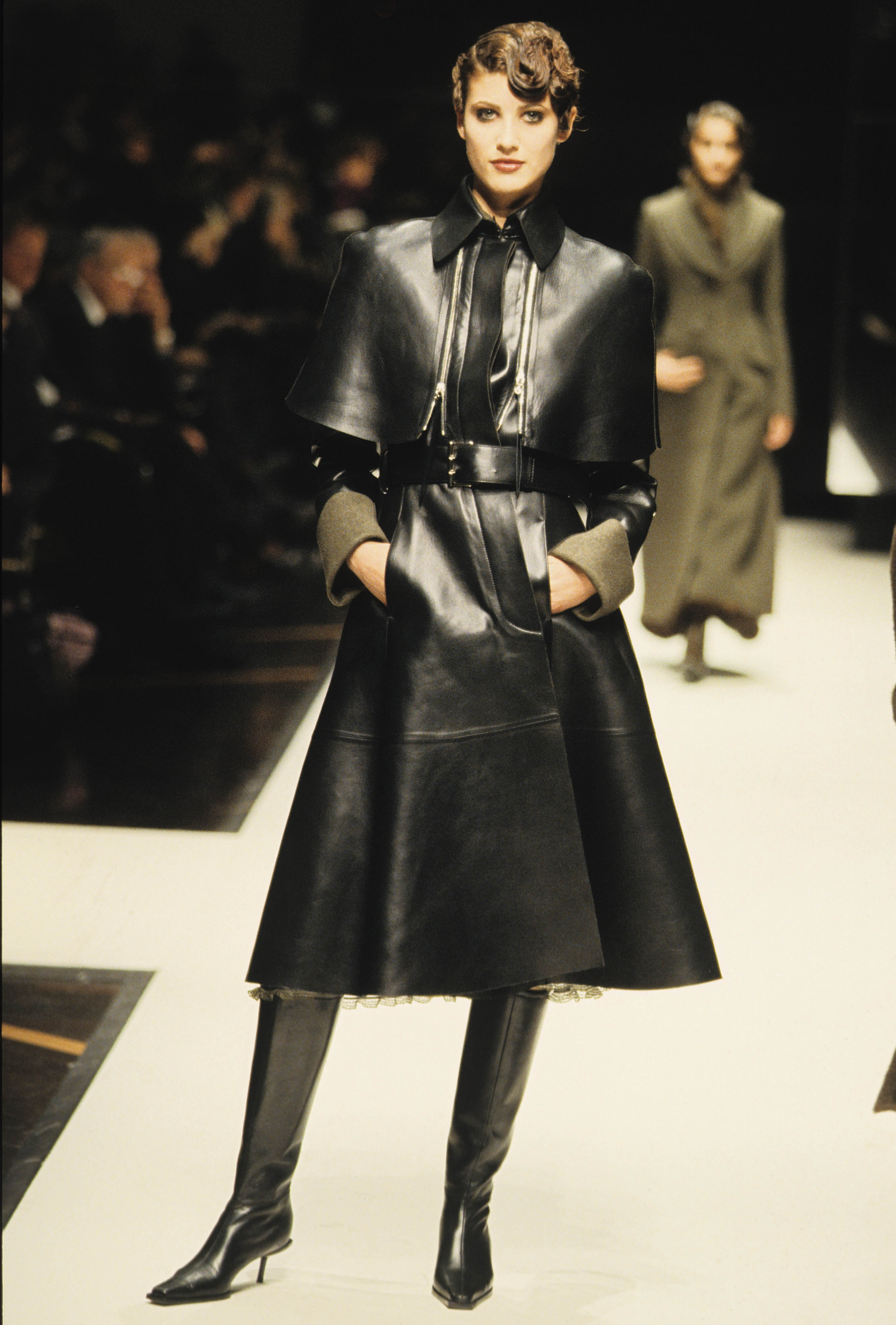 Gianfranco Ferré Prêt-à-porter Donna Autunno/Inverno 2000-01, Look n. 29. Modella Michelle Alves.