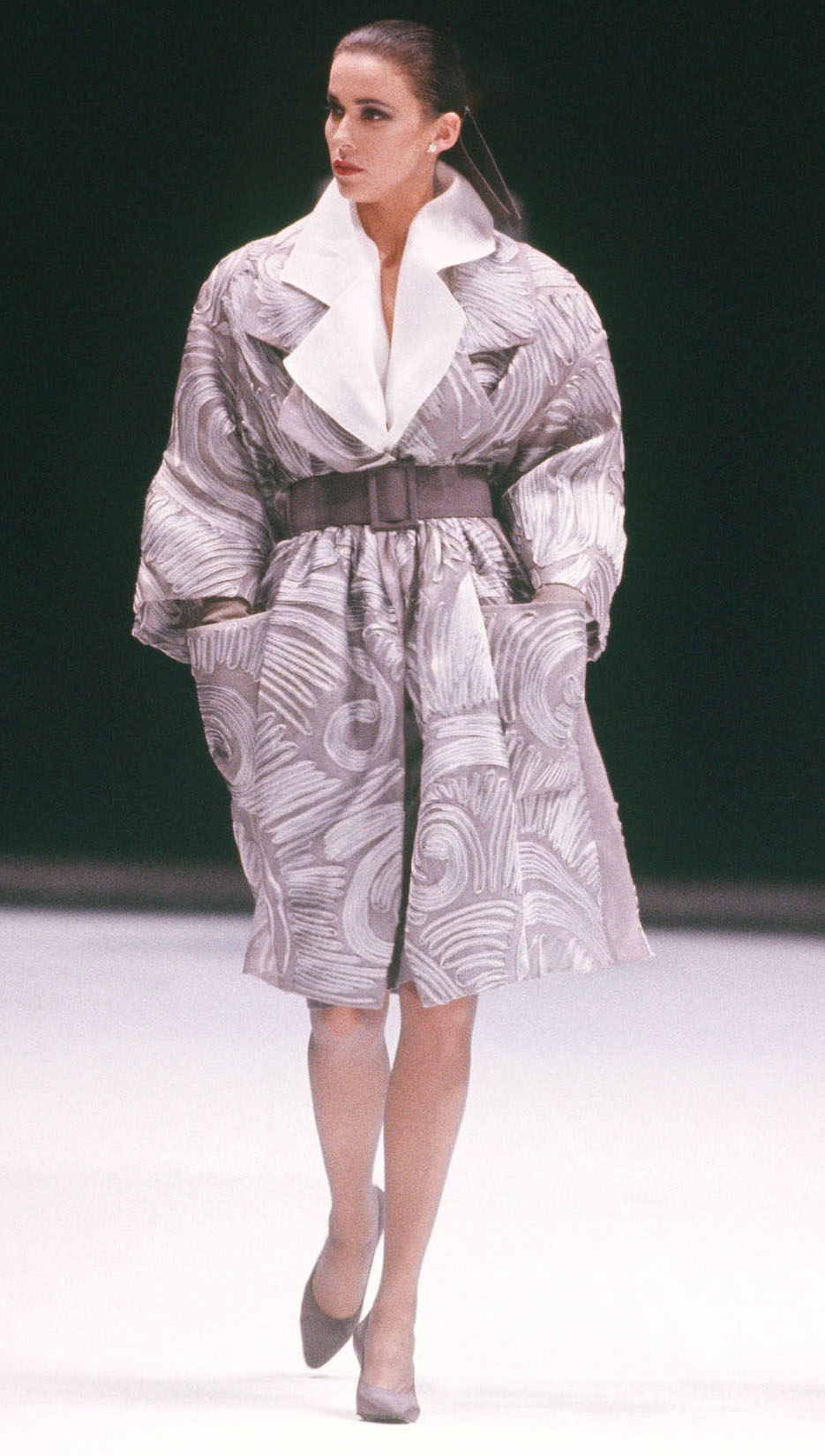 Gianfranco Ferré Alta Moda Autunno/Inverno 1986-87, Look n. 30, modella Clarissa Burt.