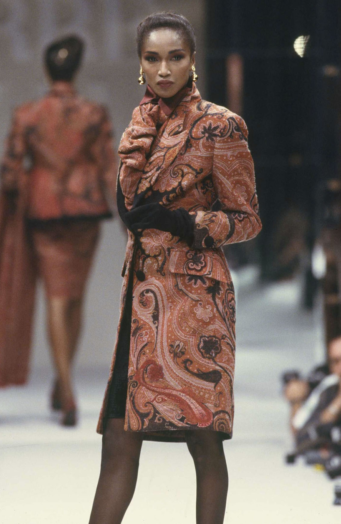 Gianfranco Ferré Alta Moda Autunno/Inverno 1988-89, Look n. 30, modella Katoucha Niane.