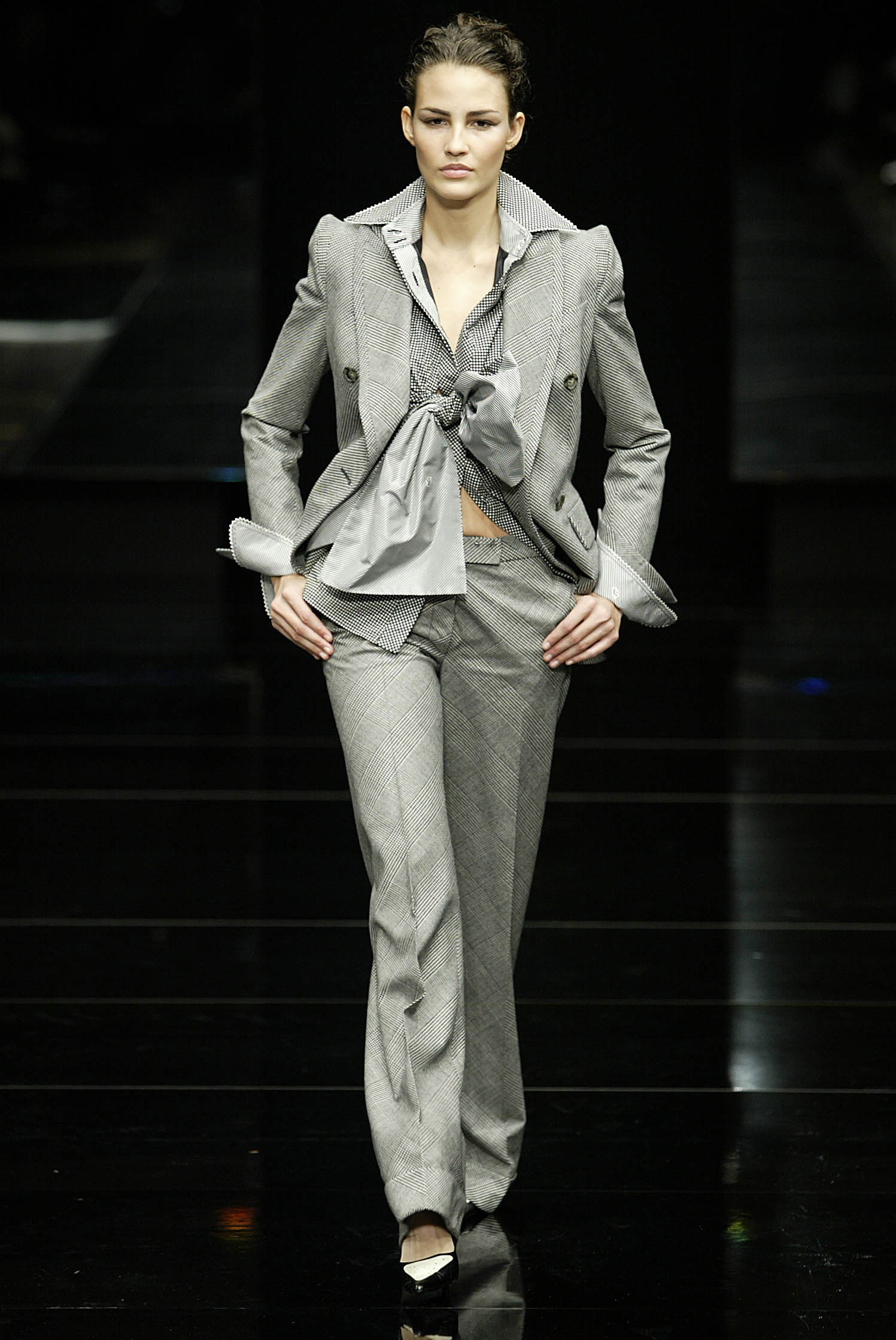 Gianfranco Ferré Prêt-à-porter Donna Autunno/Inverno 2002-03, Look n. 32. Modella Fernanda Tavares.