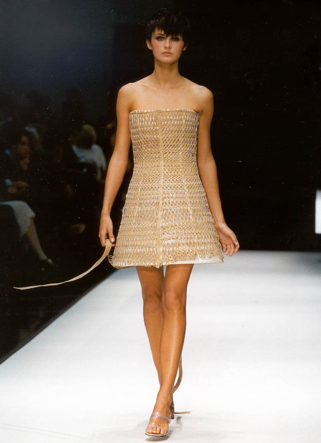 Gianfranco Ferré Prêt-à-porter Donna Primavera/Estate 2000, Look n. 32. Modella Trish Goff.