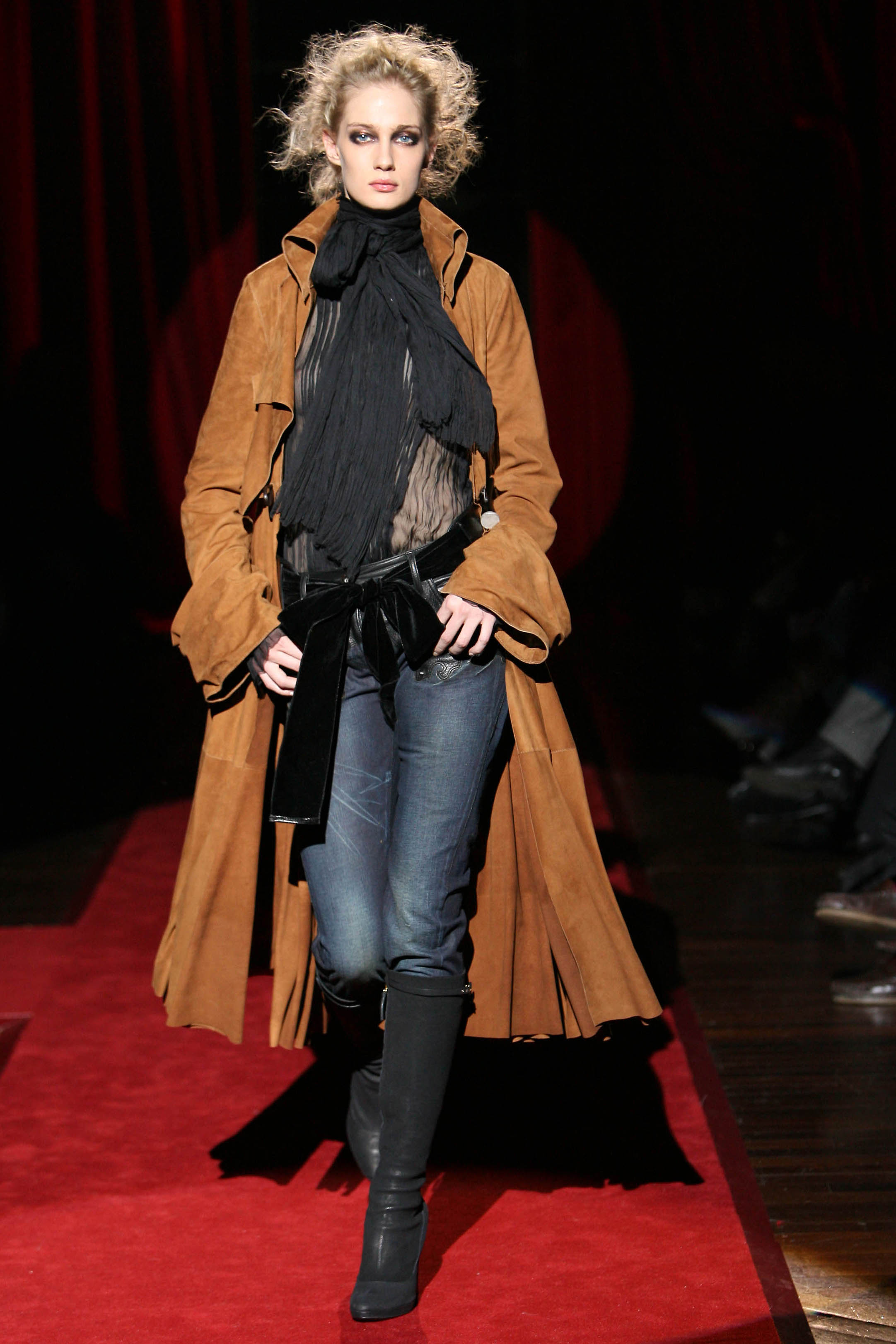 Gianfranco Ferré Prêt-à-porter Donna Autunno/Inverno 2006-07, Look n. 34. Modella Eva Riccobono.