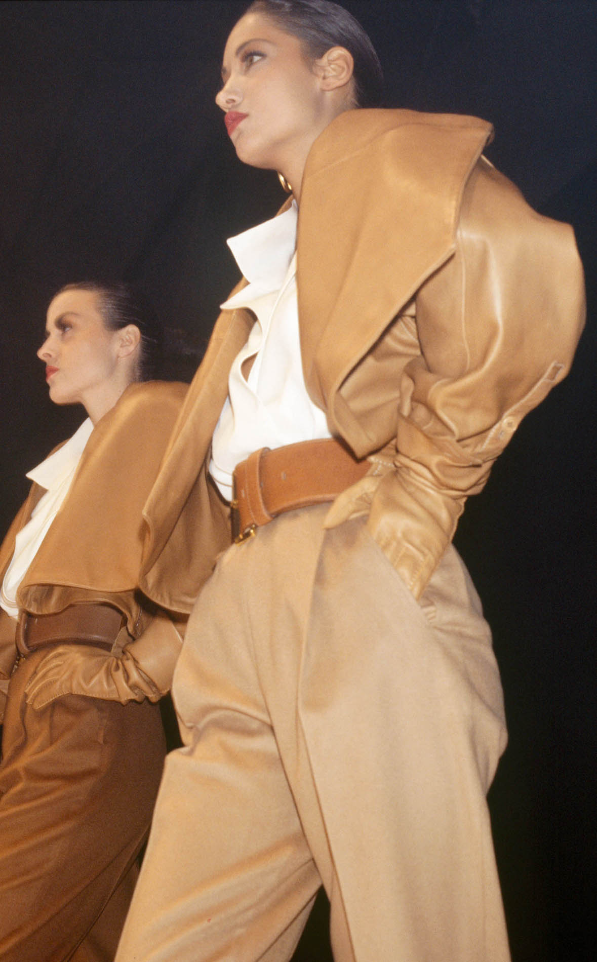 Gianfranco Ferré Prêt-à-porter Donna Autunno/Inverno 1986-87, look n. 35 e 36, modelle B. Biggy e Marpessa Hennink.