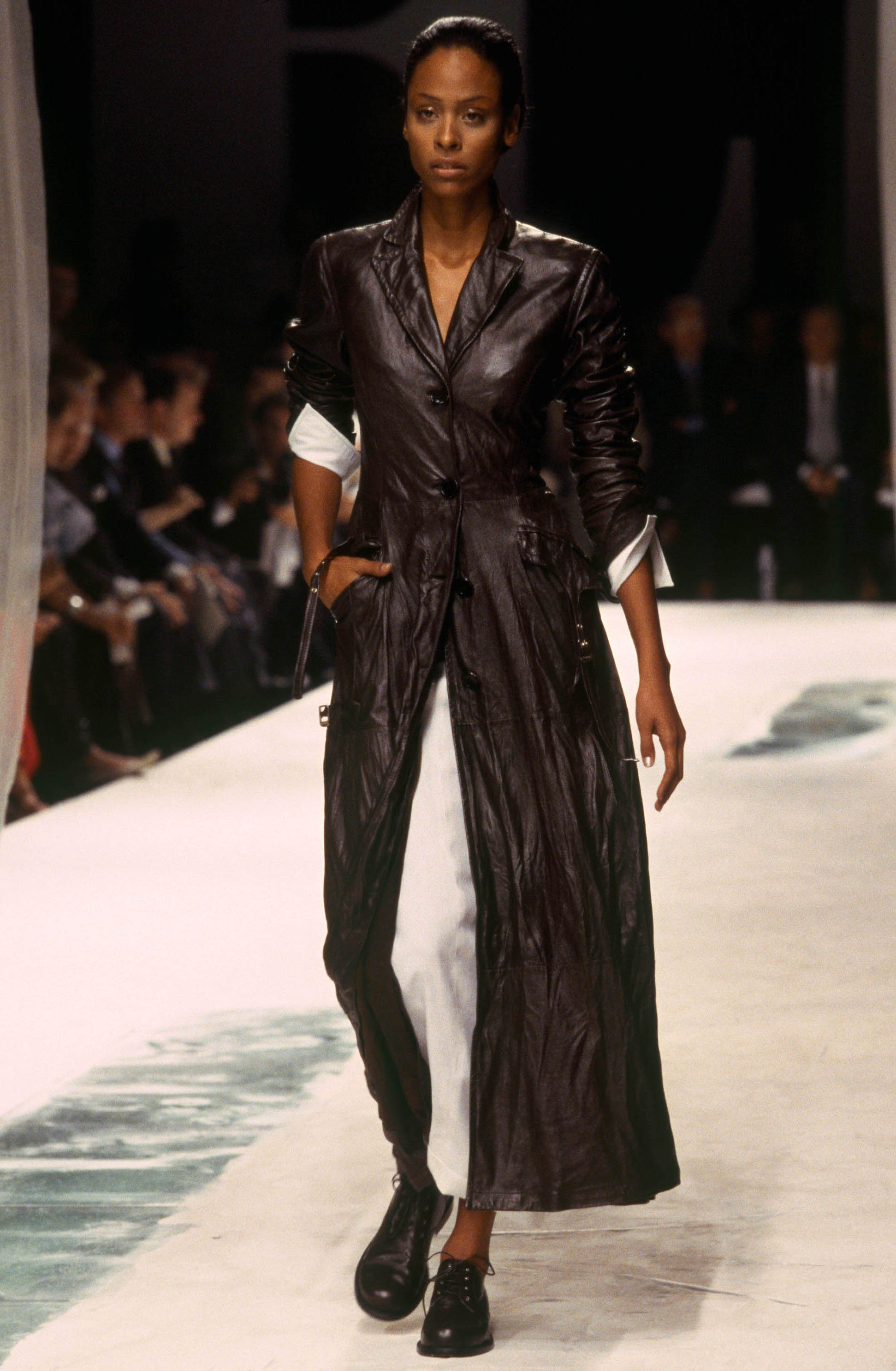 Gianfranco Ferré Prêt-à-porter Donna Primavera/Estate 1998, Look n. 3. Modella Natalia Santos.