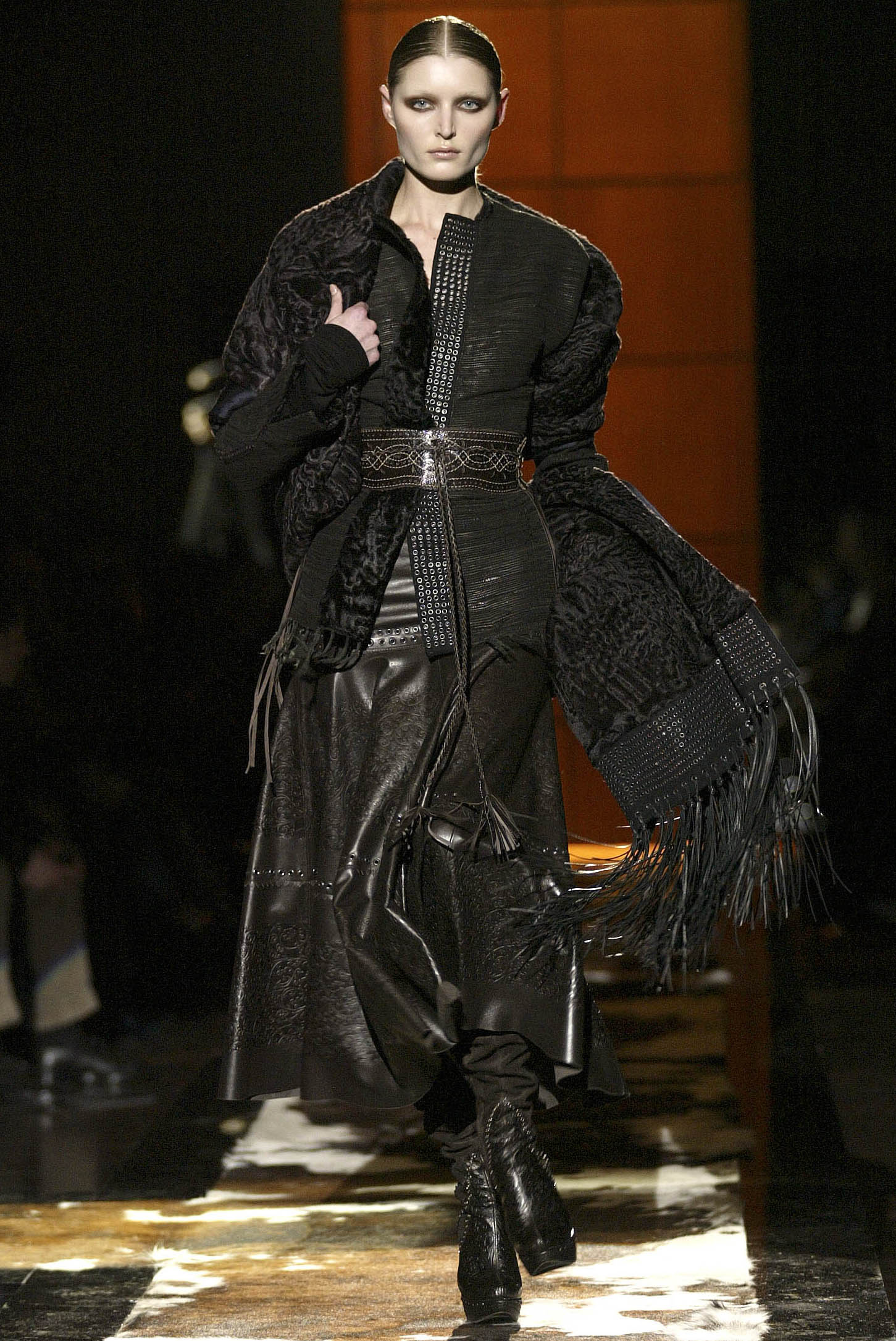 Gianfranco Ferré Prêt-à-porter Donna Autunno/Inverno 2005-06, Look n. 40. Modella Christelle Lefranc.