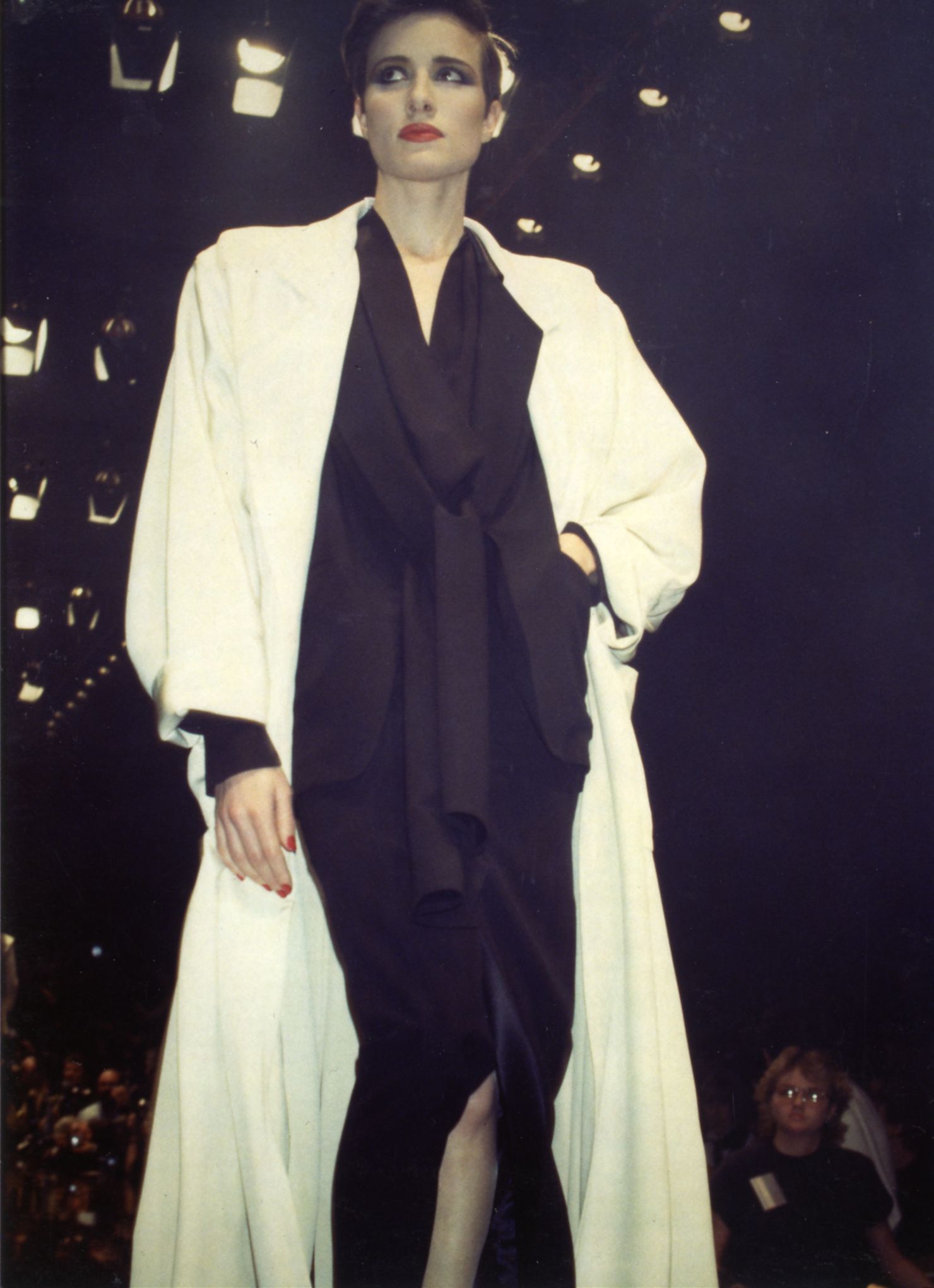 Gianfranco Ferré Prêt-à-porter Donna Autunno/Inverno 1984-85, Look n. 48. Modella Robin Osler.