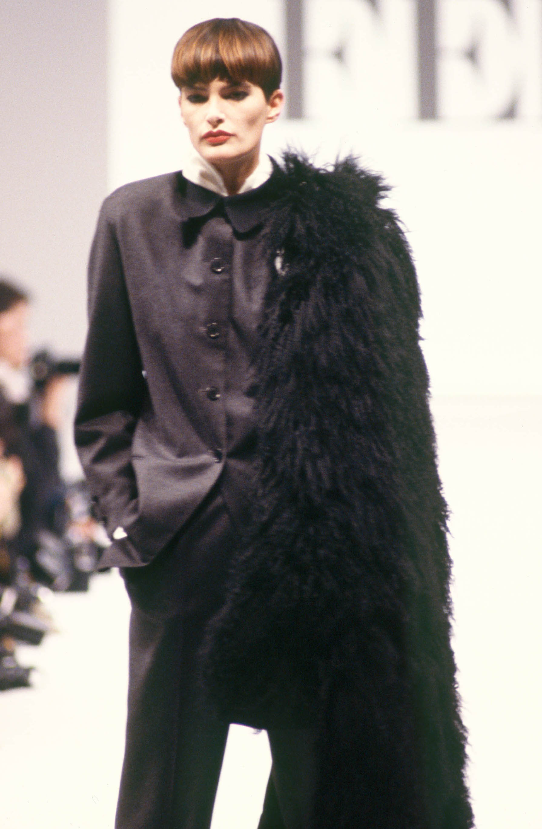 Gianfranco Ferré Prêt-à-porter Donna Autunno/Inverno 1985-86, Look n. 4. Modella Lynne Koester.
