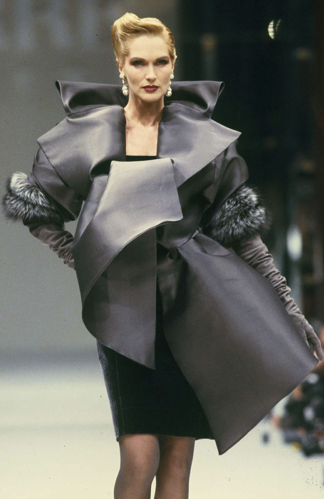 Gianfranco Ferré Alta Moda Autunno/Inverno 1988-89, Look n. 54, modella Dianne de Witt.