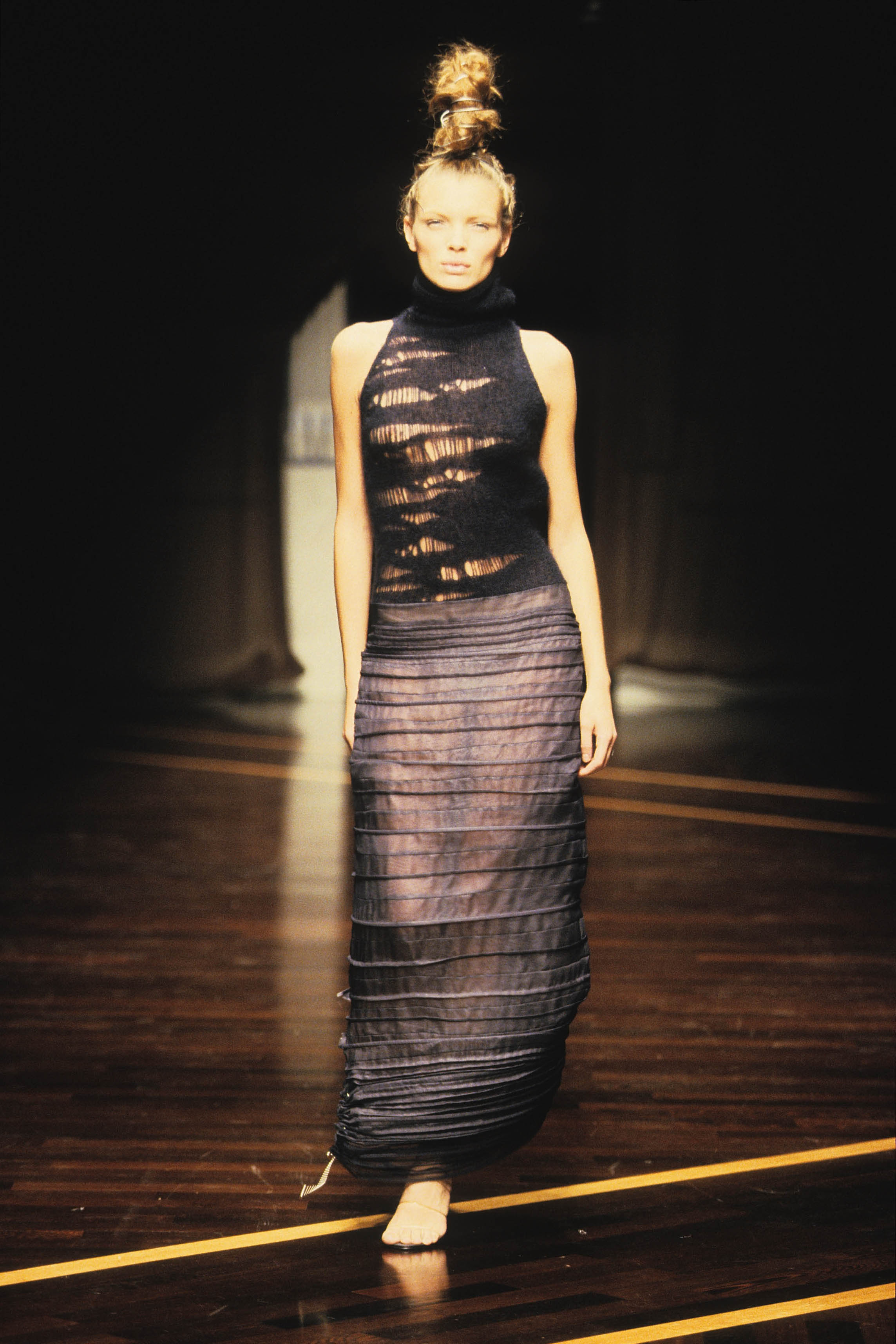 Gianfranco Ferré Prêt-à-porter Donna Autunno/Inverno 1999-00, Look n. 60. Modella Esther Cañadas.