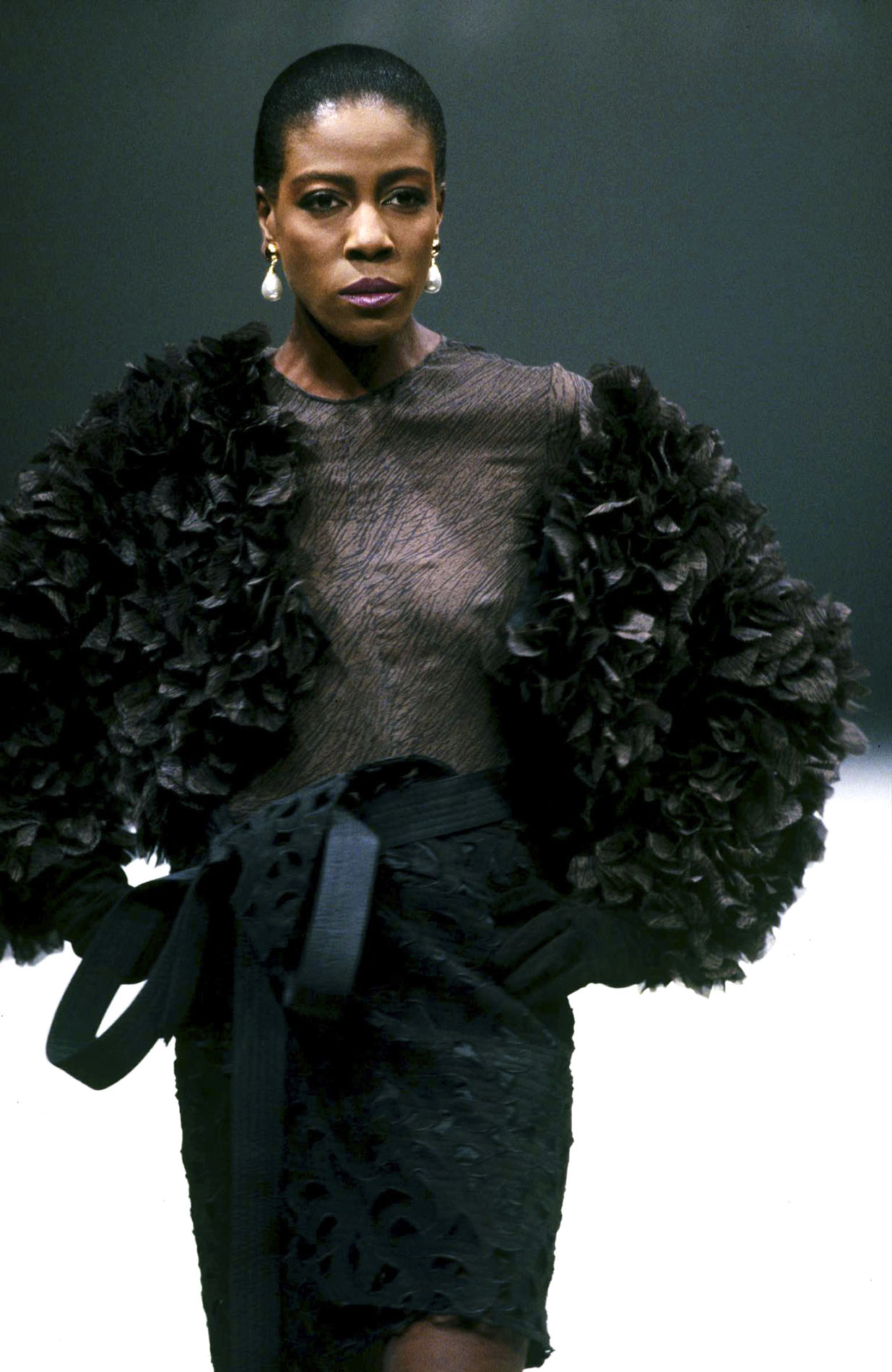 Gianfranco Ferré Alta Moda Autunno/Inverno 1987-88, Look n. 67, modella Paulette James.