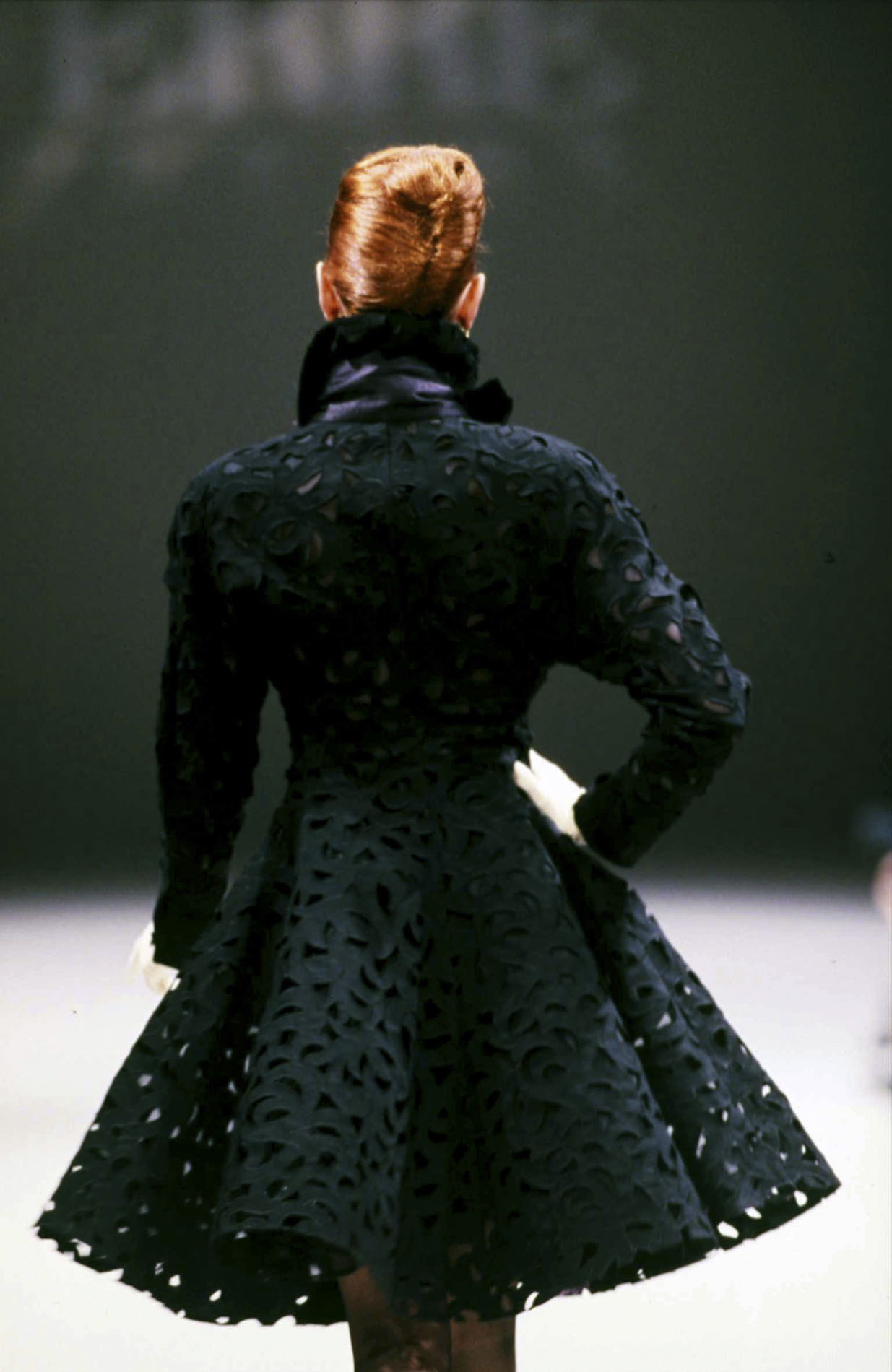 Gianfranco Ferré Alta Moda Autunno/Inverno 1987-88, Look n. 69, modella Martine Pilon.