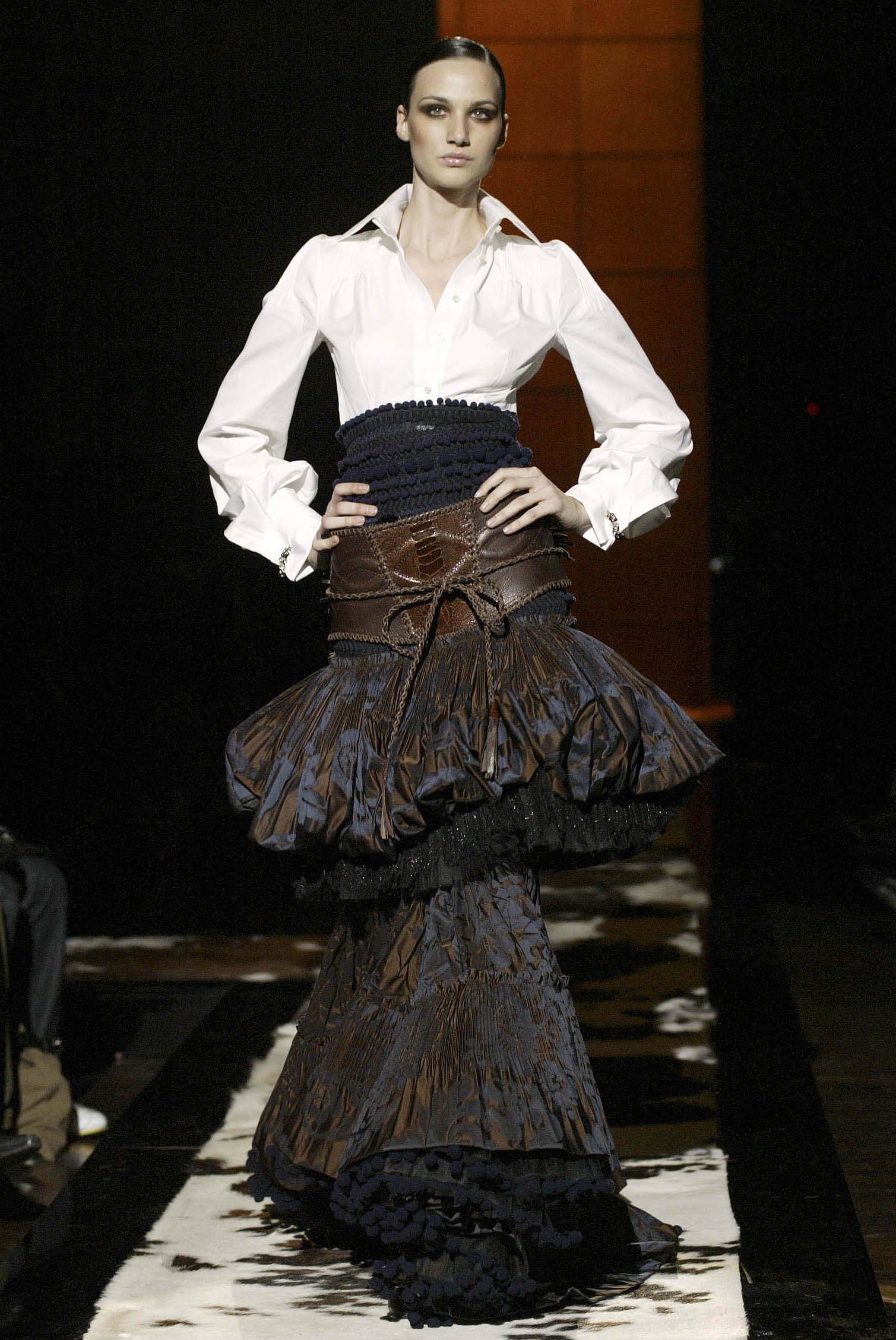 Gianfranco Ferré Prêt-à-porter Donna Autunno/Inverno 2005-06, Look n. 75. Modella Ana Carolina.