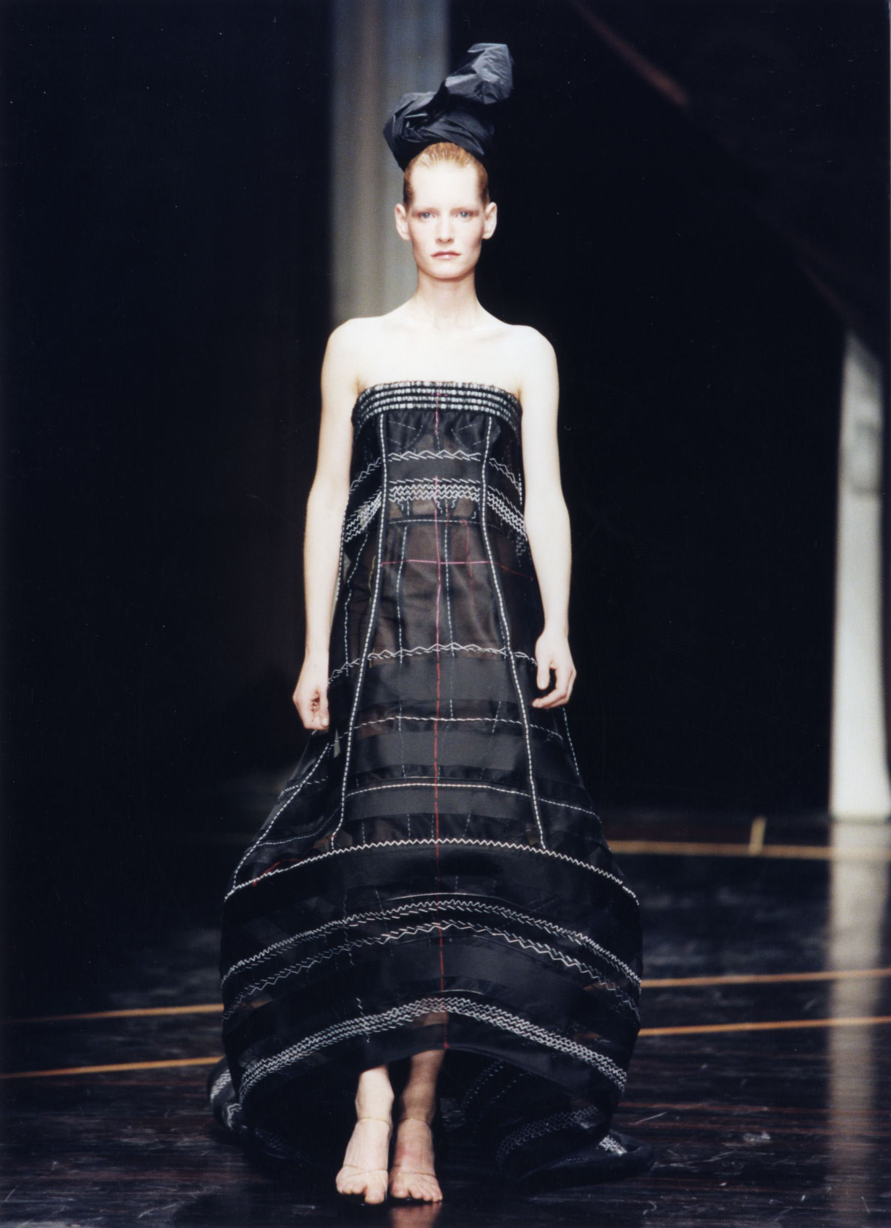 Gianfranco Ferré Prêt-à-porter Donna Primavera/Estate 1999, Look n. 78. Modella Kirsten Owen.