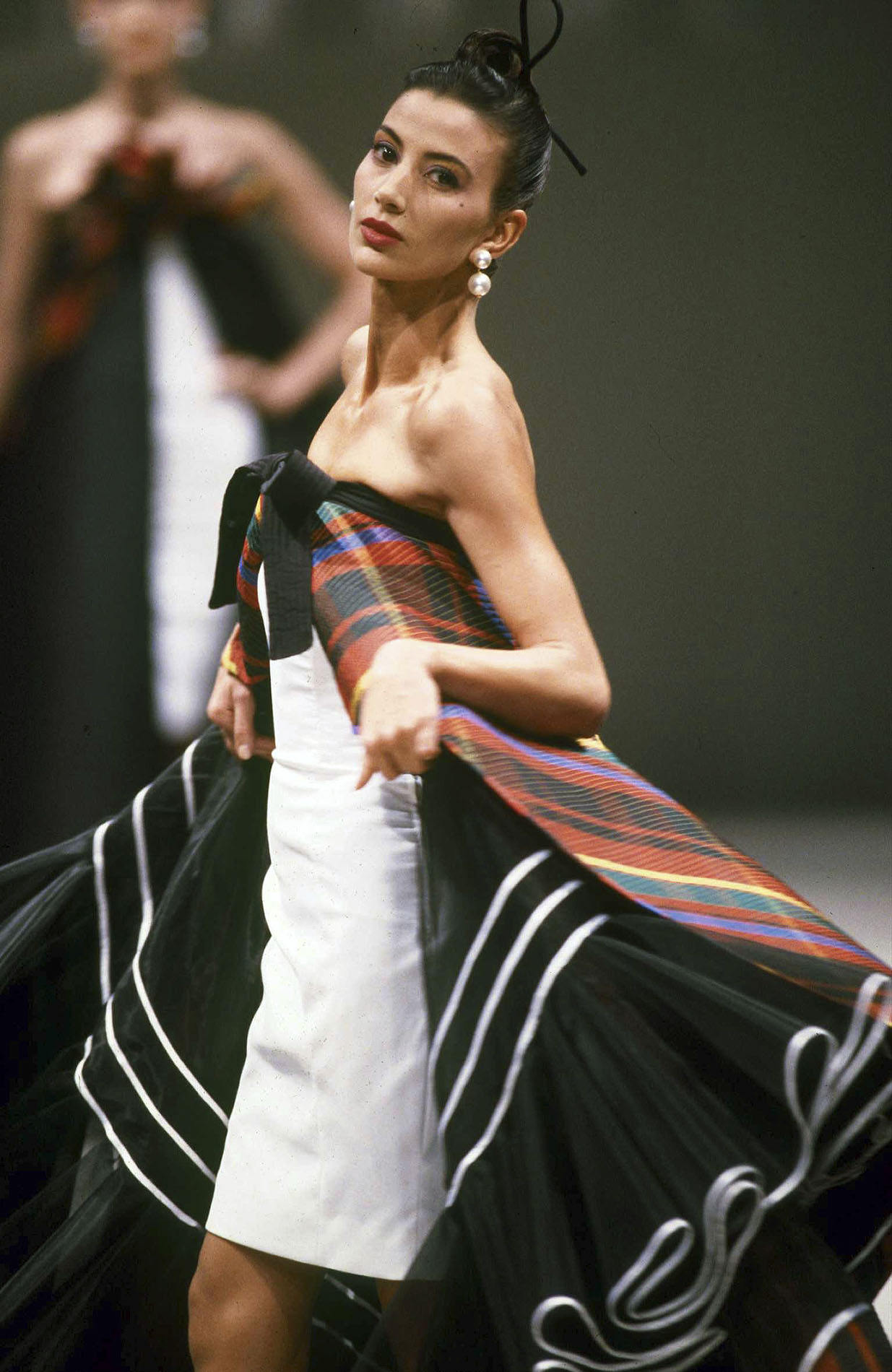 Gianfranco Ferré Alta Moda Primavera/Estate 1988, Look n. 81, modella Irene de la Iglesias.