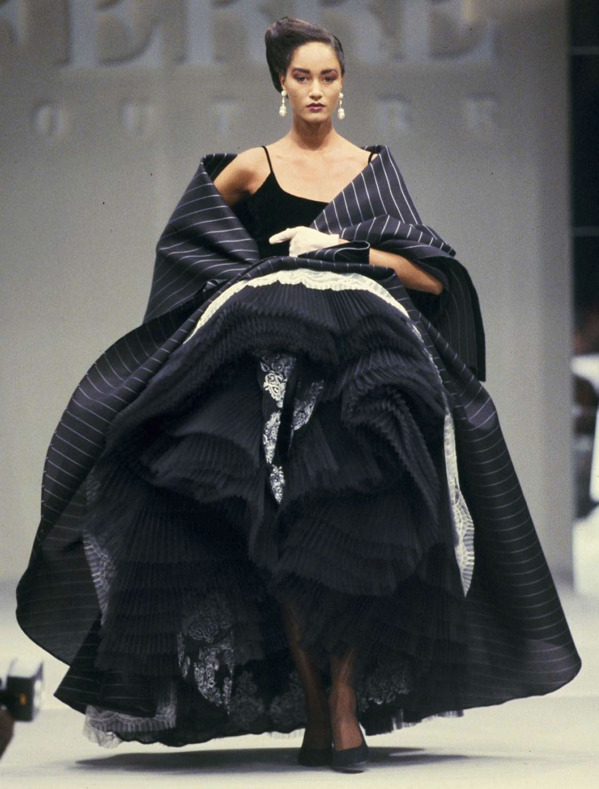 Gianfranco Ferré Alta Moda Autunno/Inverno 1988-89, Look n. 88, modella Ann Fiona.