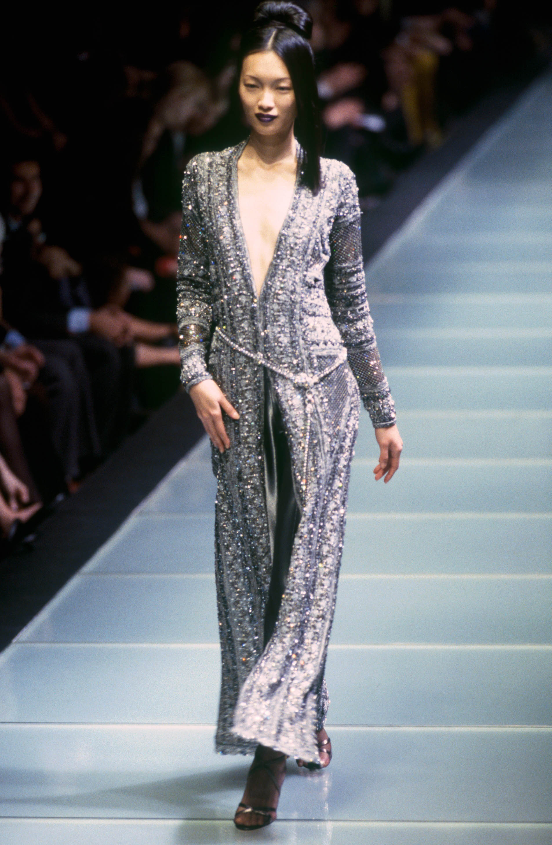 Gianfranco Ferré Prêt-à-porter Donna Autunno/Inverno 1997-98, Look n. 92. Modella Ling Tan.