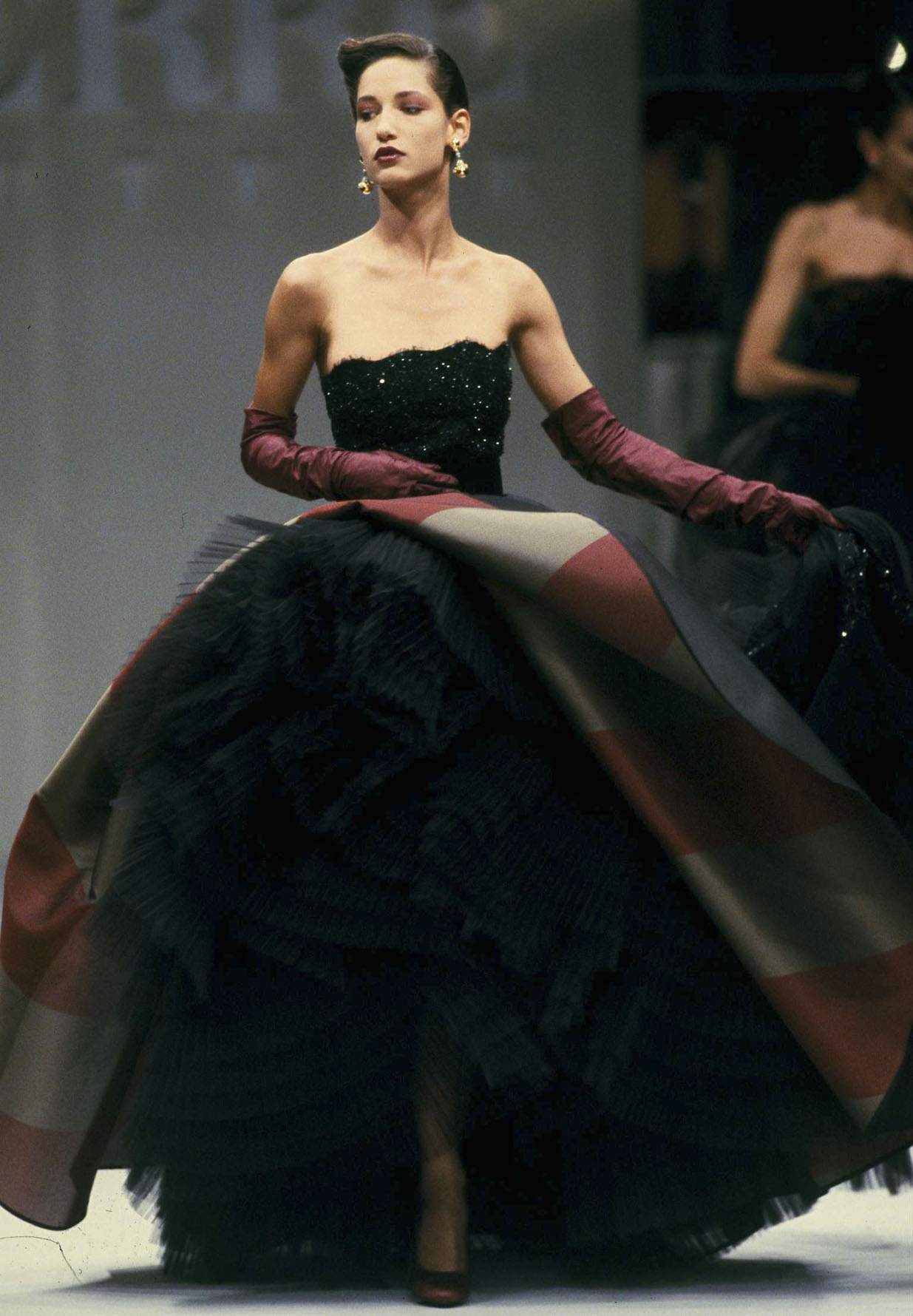 Gianfranco Ferré Alta Moda Autunno/Inverno 1988-89, Look n. 93, modella Marpessa Hennink.