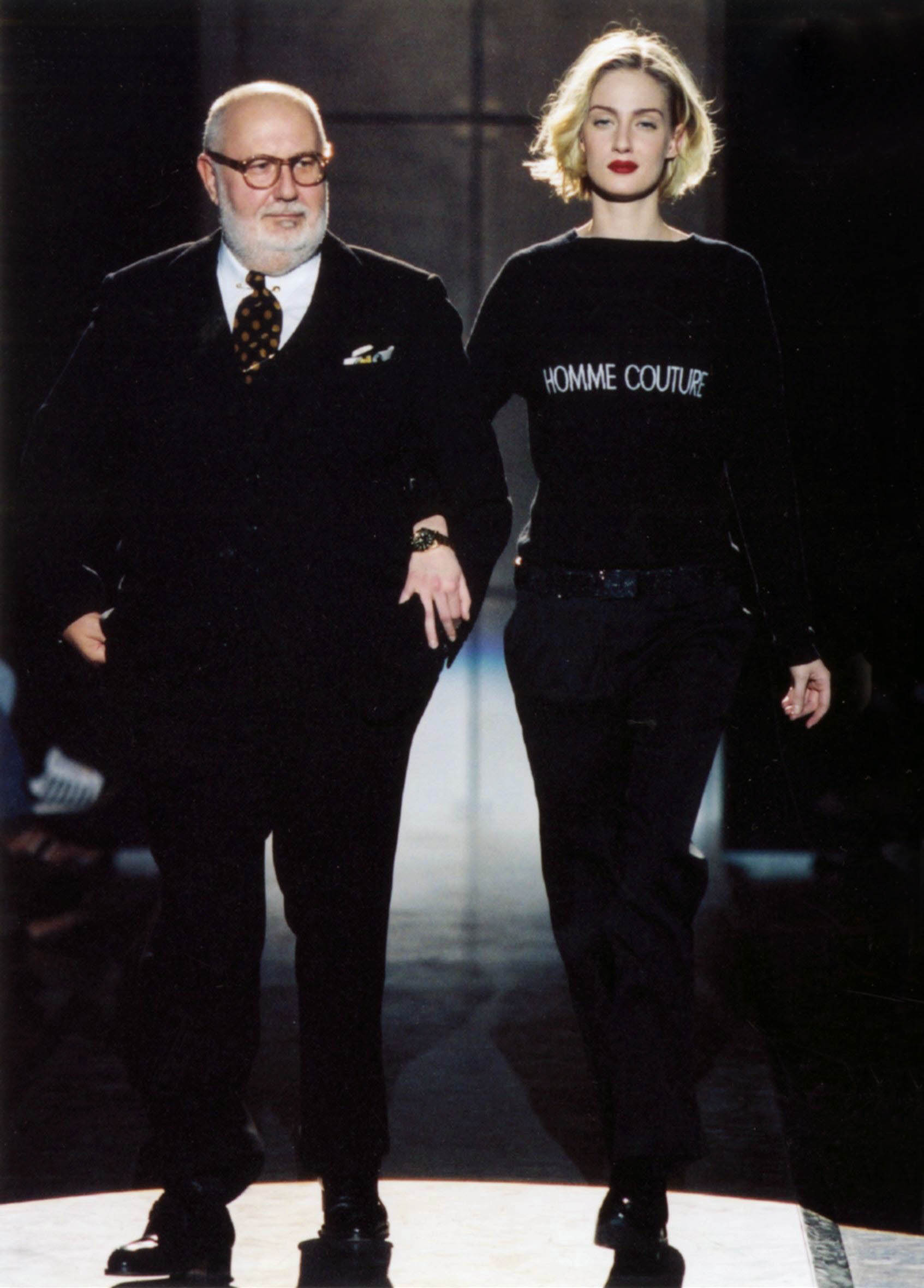 Gianfranco Ferré Prêt-à-porter Uomo Autunno/Inverno 2006-07, Look n. 1. Modella Eva Riccobono.
