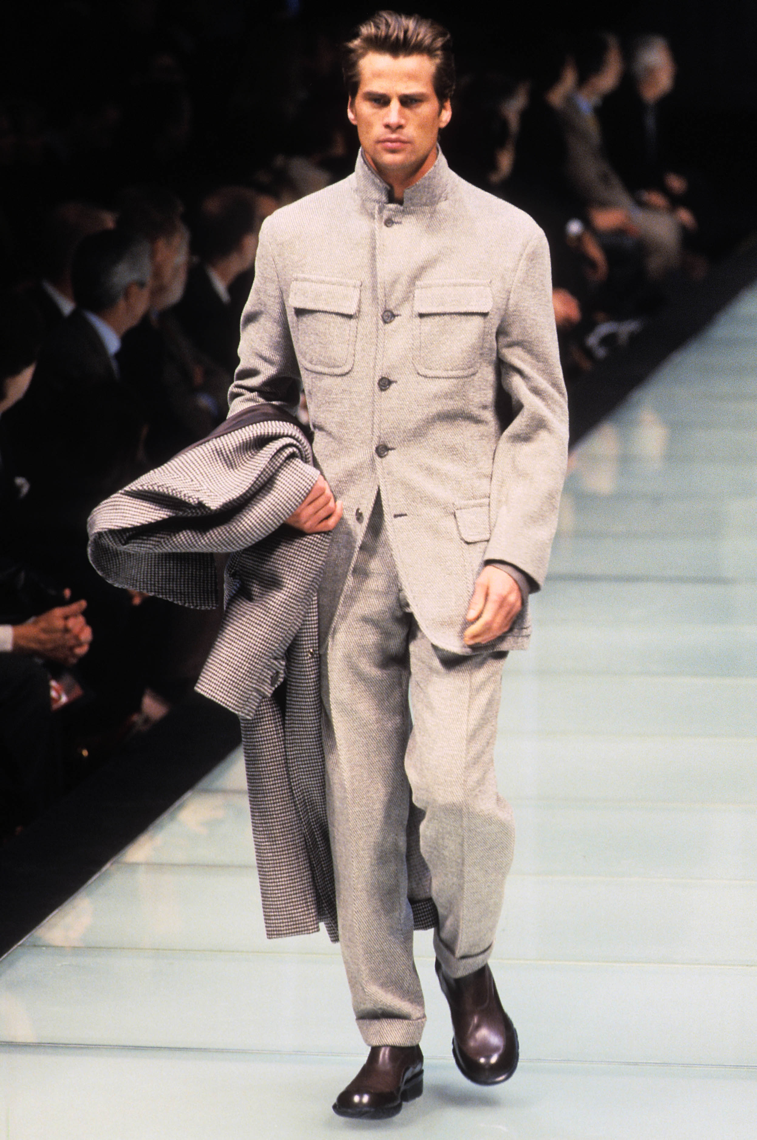 Gianfranco Ferré Prêt-à-porter Uomo Autunno/Inverno 1997-98, Look n. 29. Modello Mark Vanderloo.