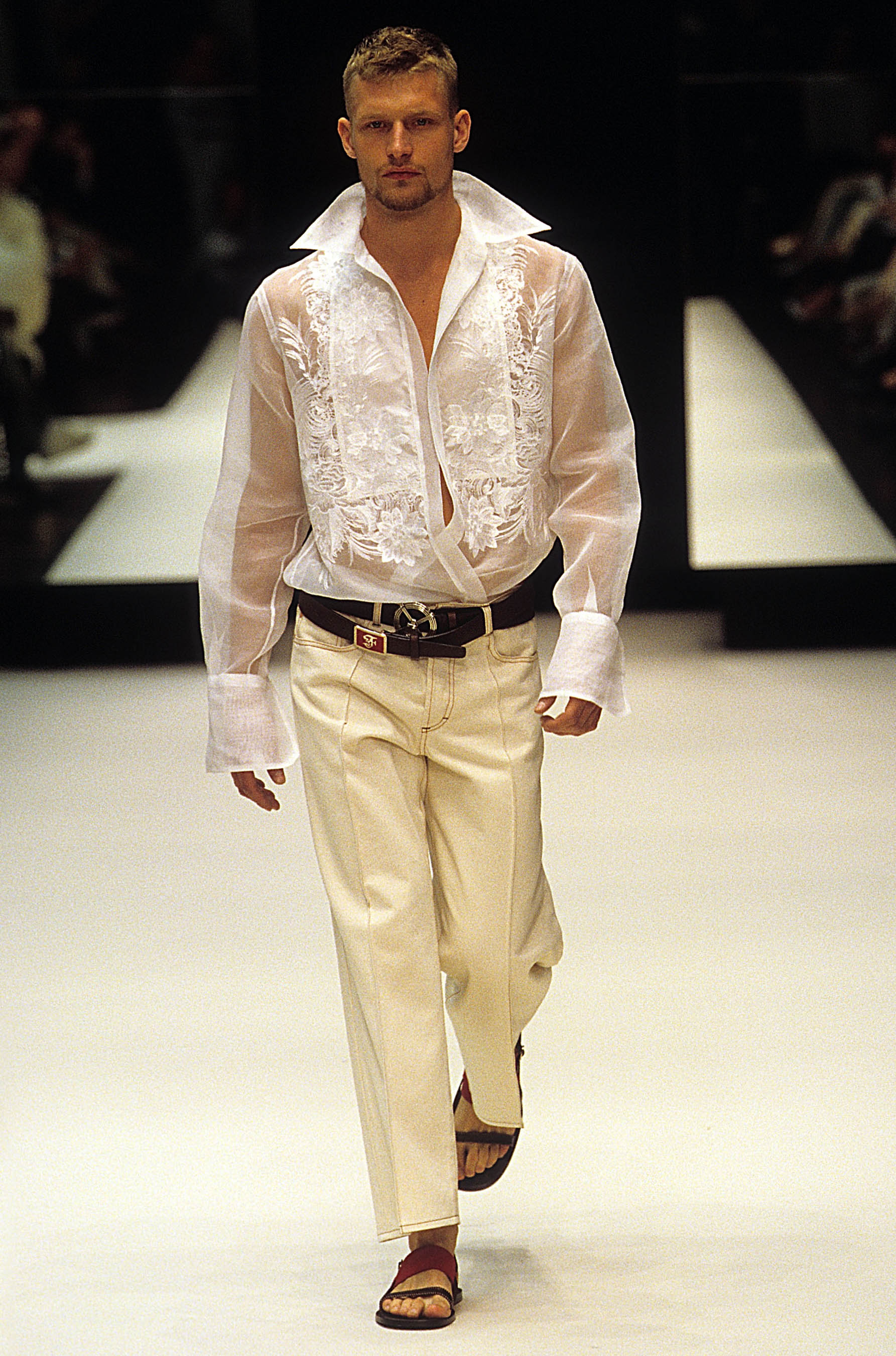 Gianfranco Ferré Men’s Ready-to-wear Spring/Summer 2003, Look n. 31. Model Veenerick Vos Van Liempt.