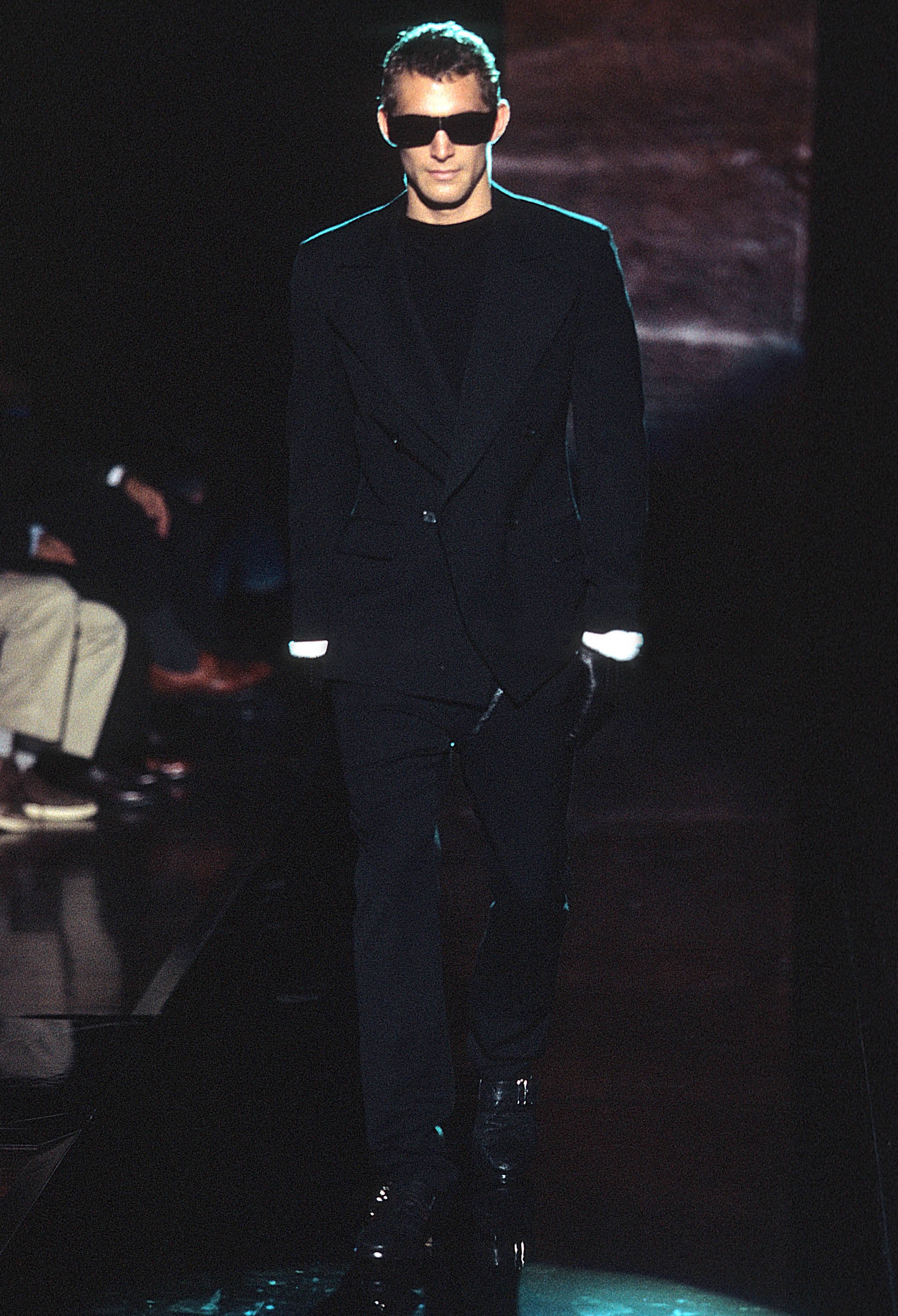 Gianfranco Ferré Prêt-à-porter Uomo Autunno/Inverno 2004-05, Look n. 36. Modello Will Chalker.