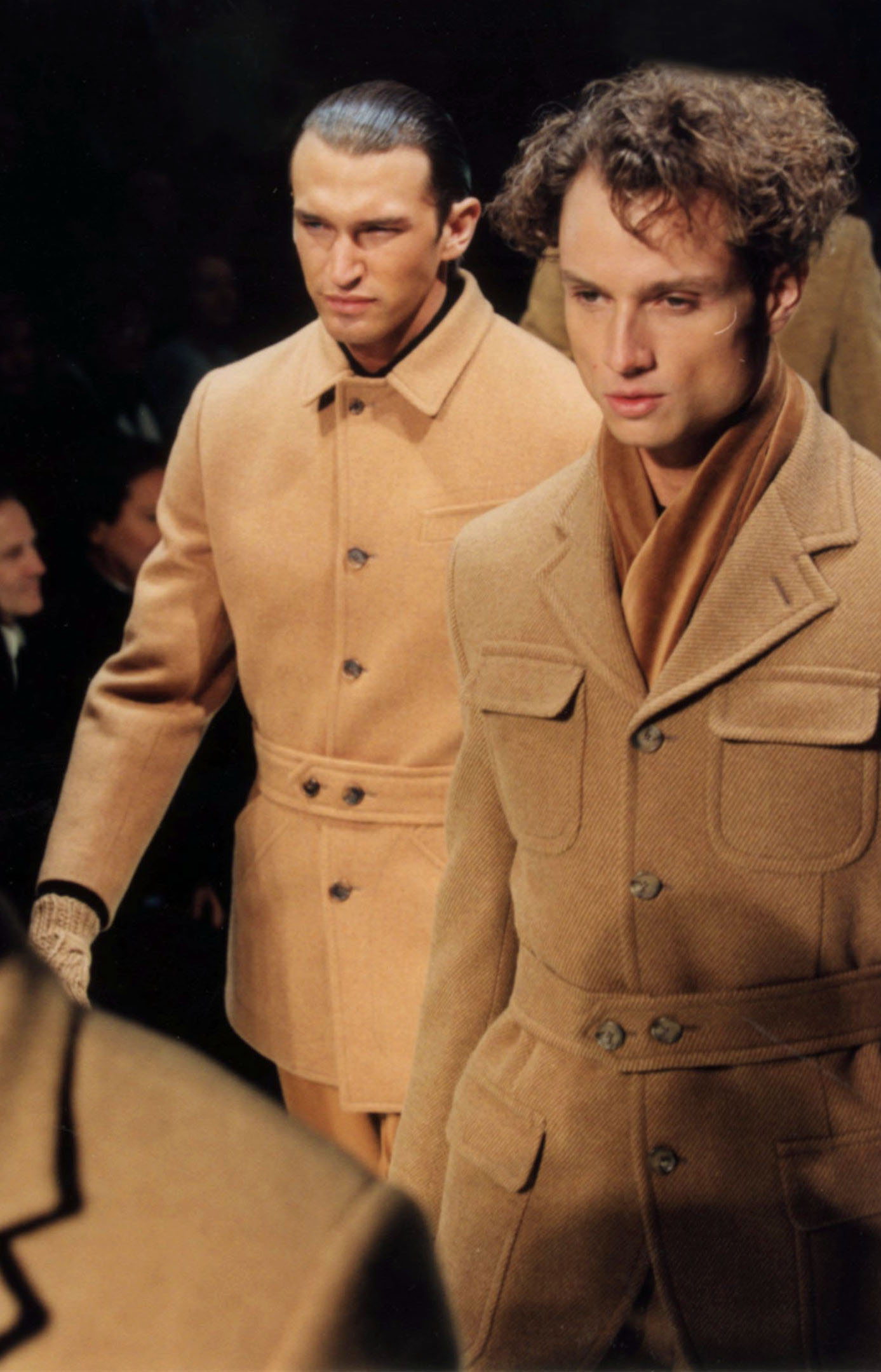 Gianfranco Ferré Prêt-à-porter Uomo Autunno/Inverno 1997-98, Look n. 48 e 45.