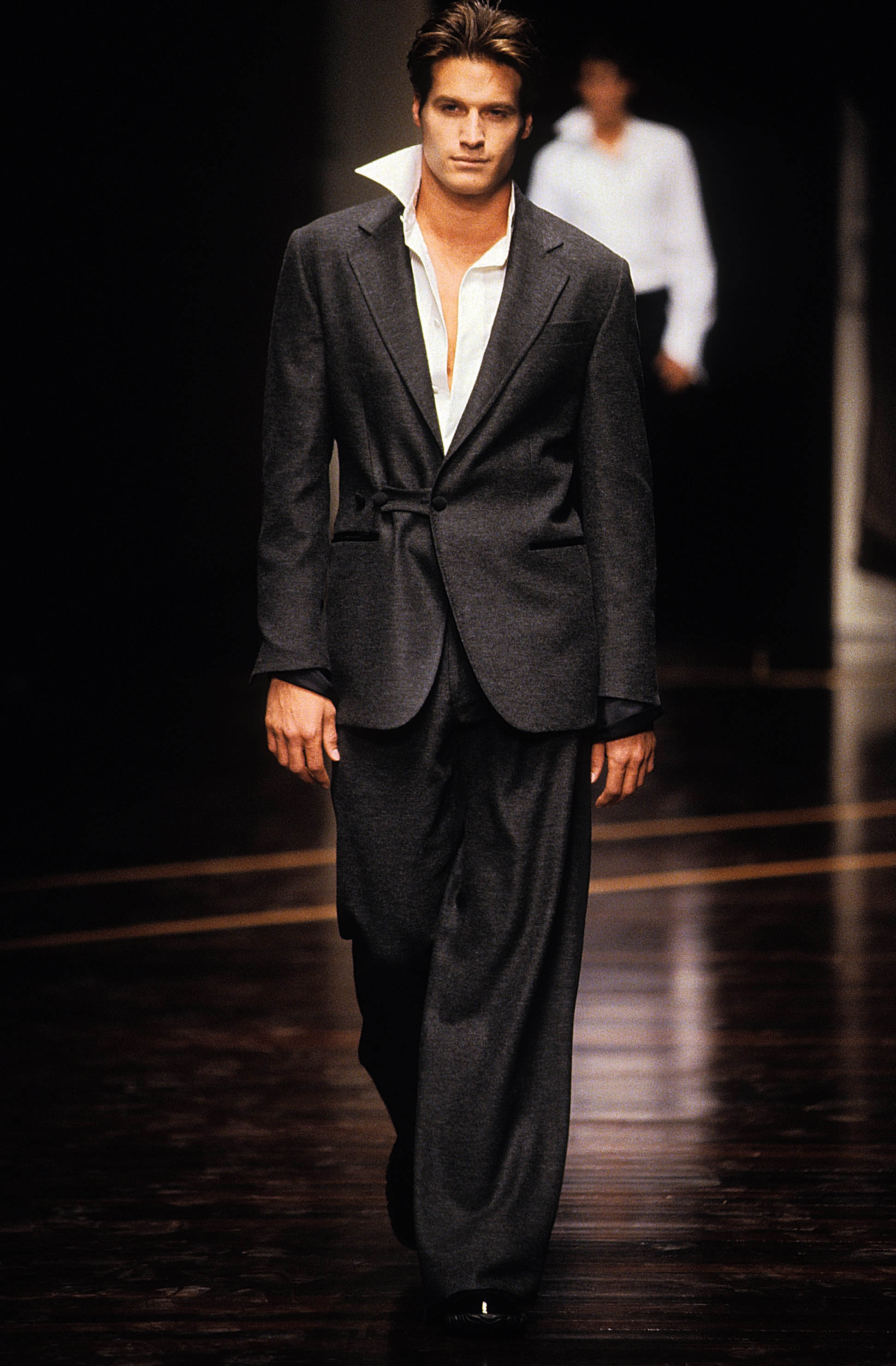 Gianfranco Ferré Prêt-à-porter Uomo Autunno/Inverno 1999-00, Look n. 60.