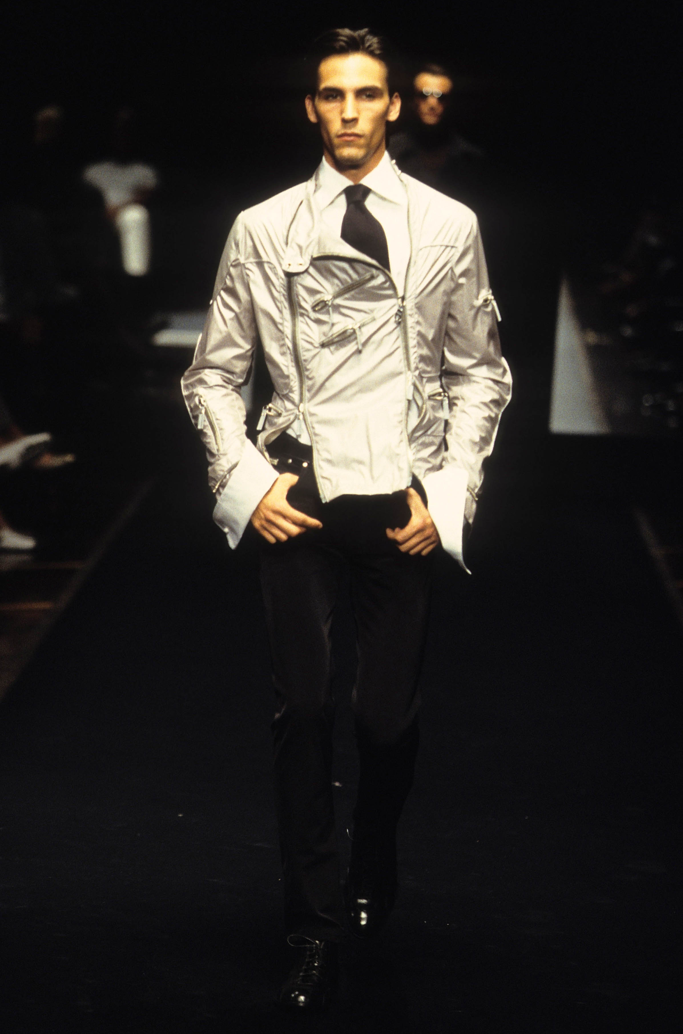 Gianfranco Ferré Prêt-à-porter Uomo Primavera/Estate 2002, Look n. 61. Modello Scott Barnhill.