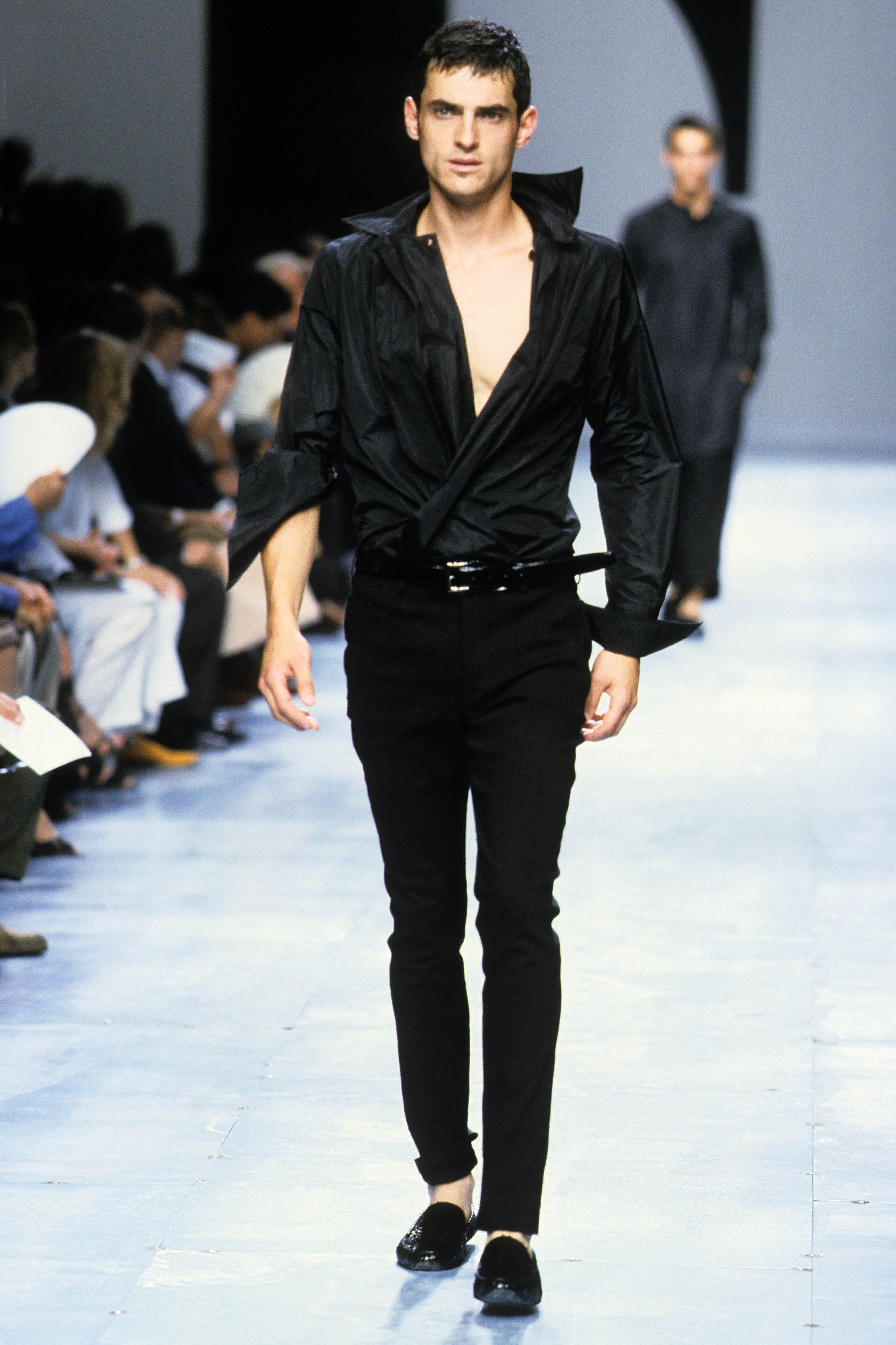 Gianfranco Ferré Prêt-à-porter Uomo Primavera/Estate 1999, Look n. 74. Modello Jason Ertola.