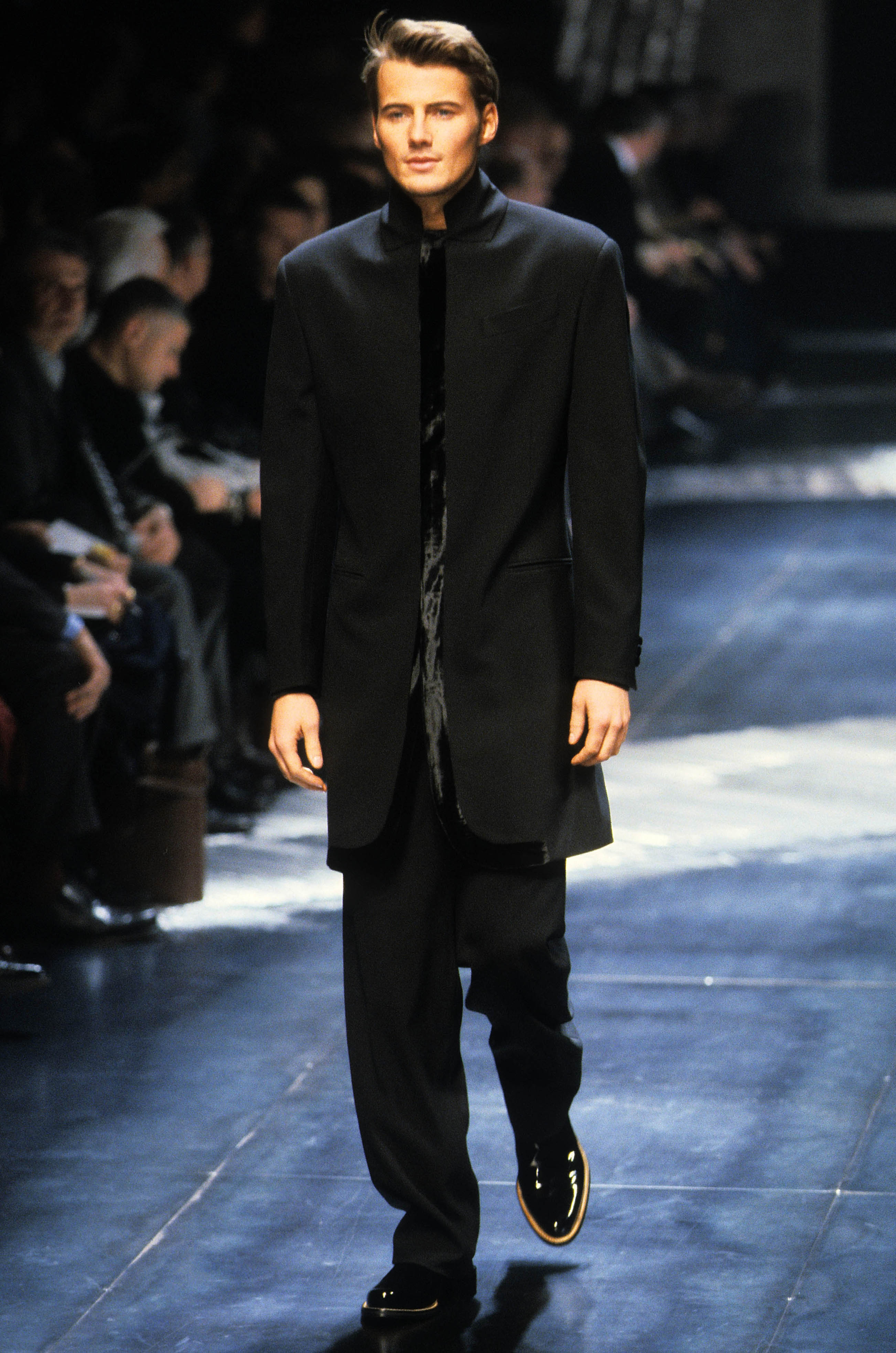 Gianfranco Ferré Prêt-à-porter Uomo Autunno/Inverno 1998-99, Look n. 98. Modello Alex Lundqvist.