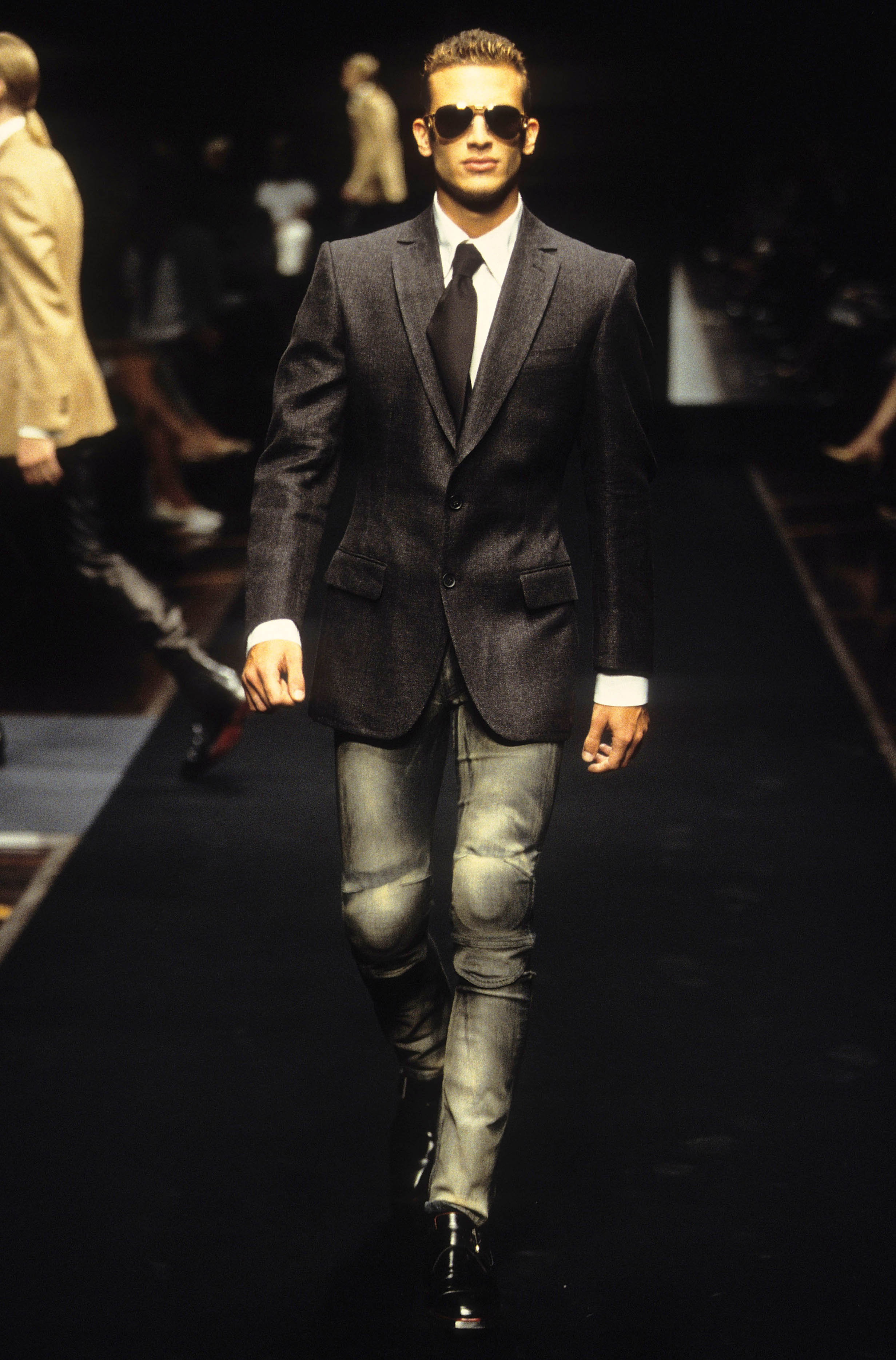 Gianfranco Ferré Prêt-à-porter Uomo Primavera/Estate 2002, Look n. 9. Modello Samuele Riva.