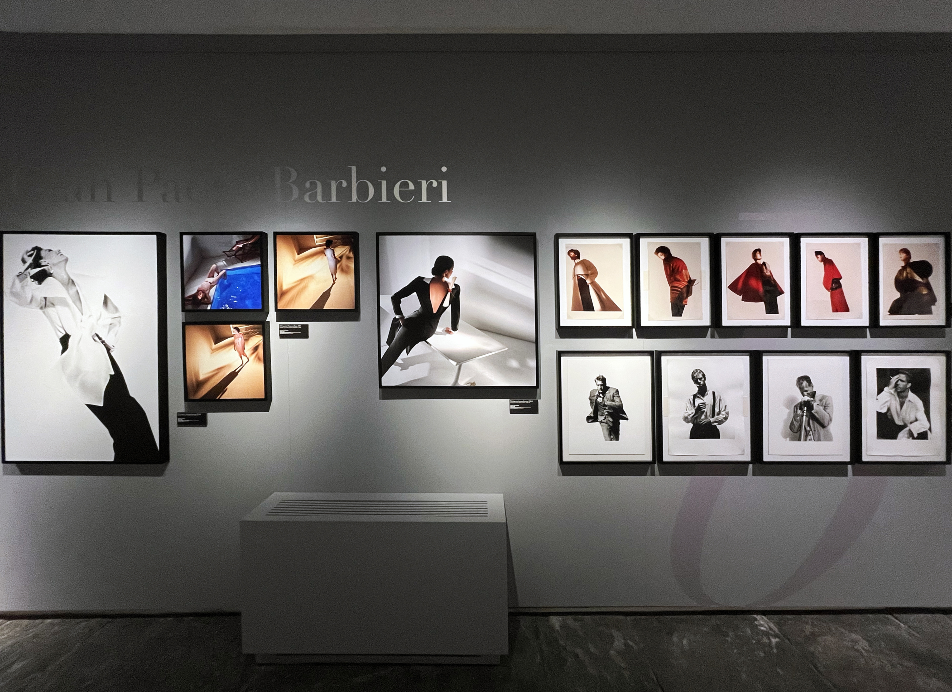 Fotografie di advertising di Gian Paolo Barbieri, esposte alla mostra Gianfranco Ferré dentro l'obiettivo, Forte di Bard, 2024.